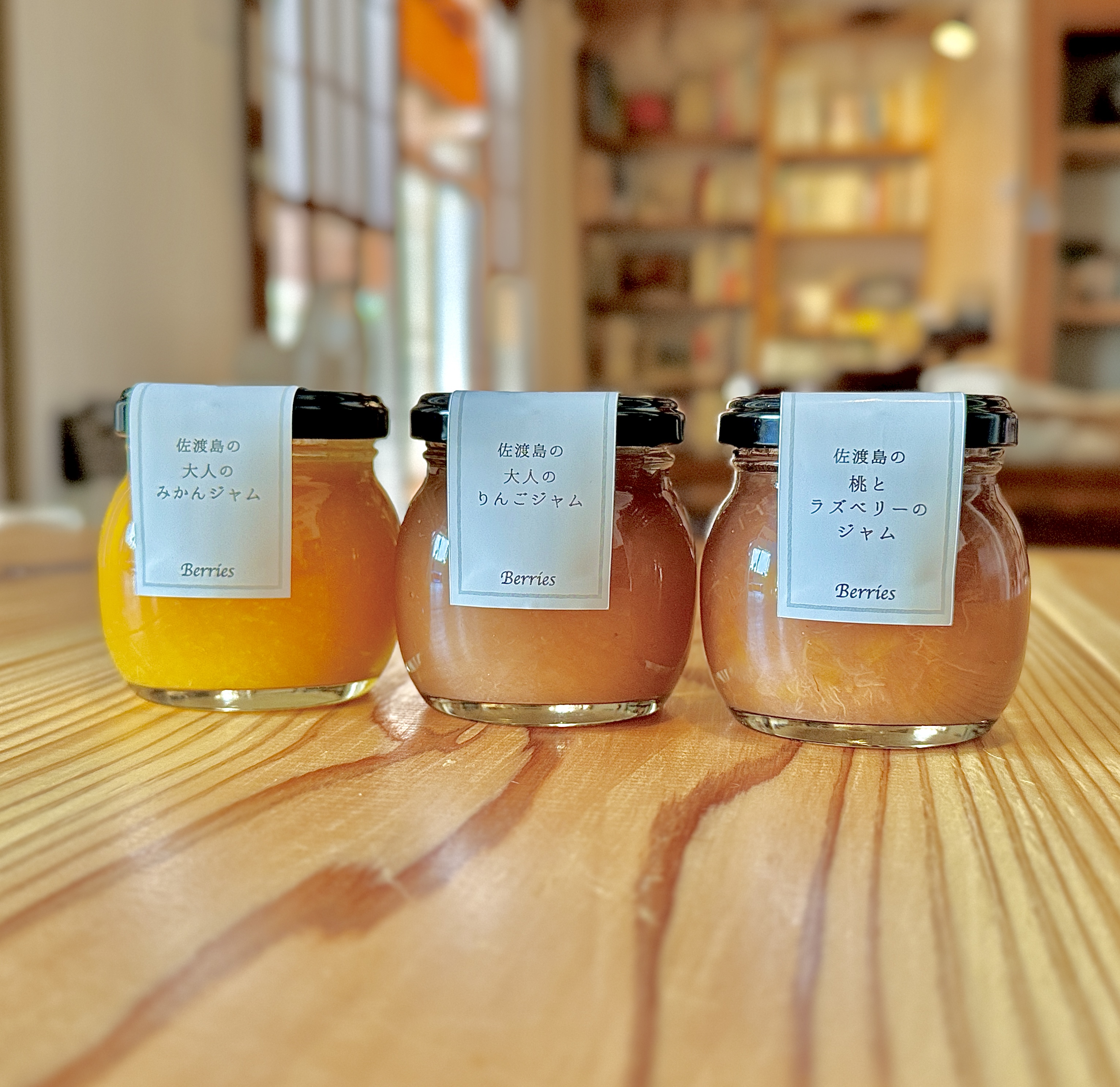 サービスの食パンにつく佐渡産ジャム