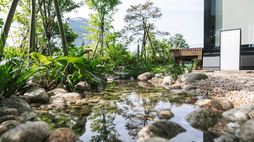 屋上日本庭園　(昼)