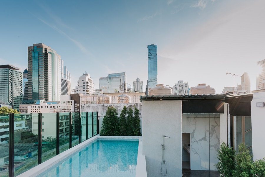 ルーフトップに屋外プール