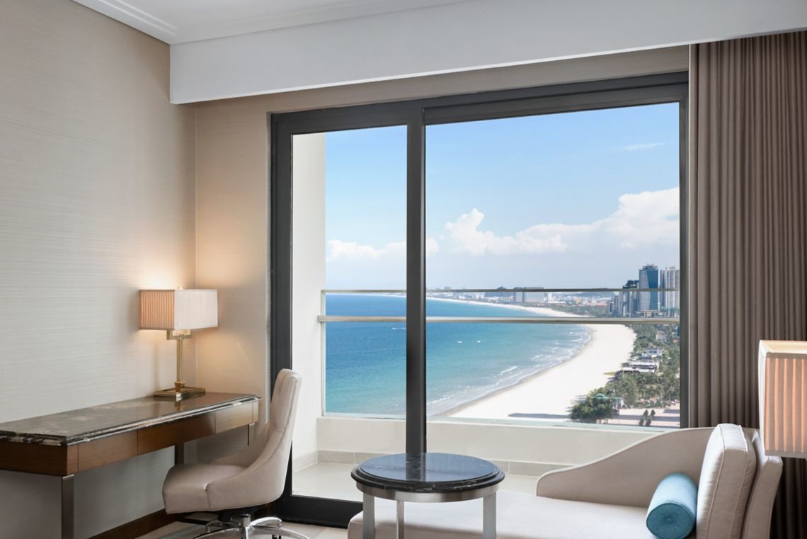 Deluxe Twin with Balcony Partial Ocean view