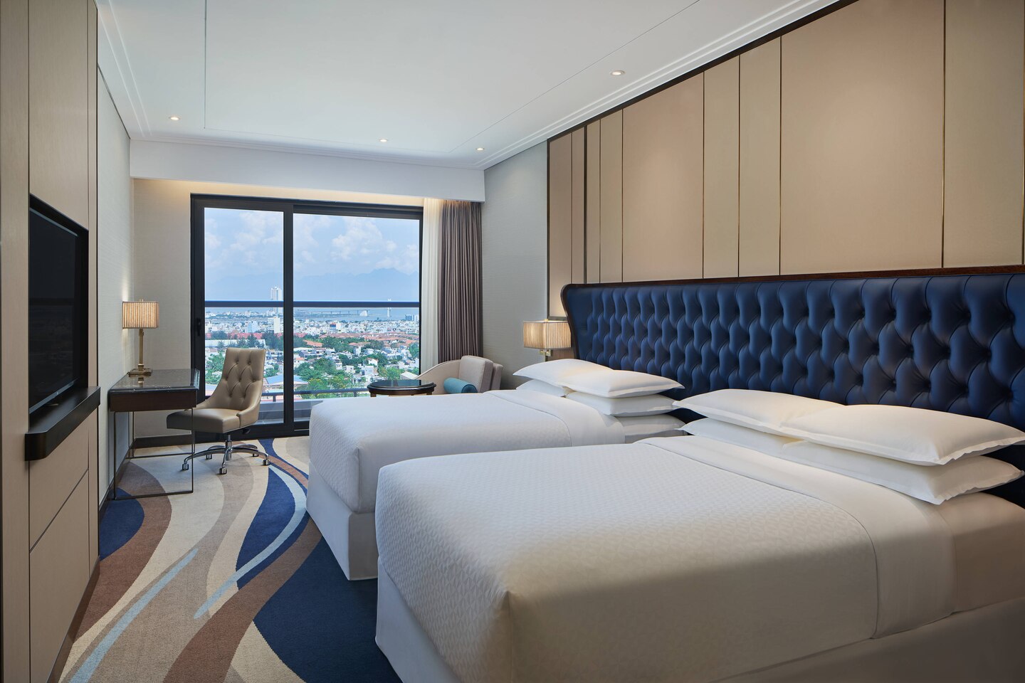 Queen Panoramic Room