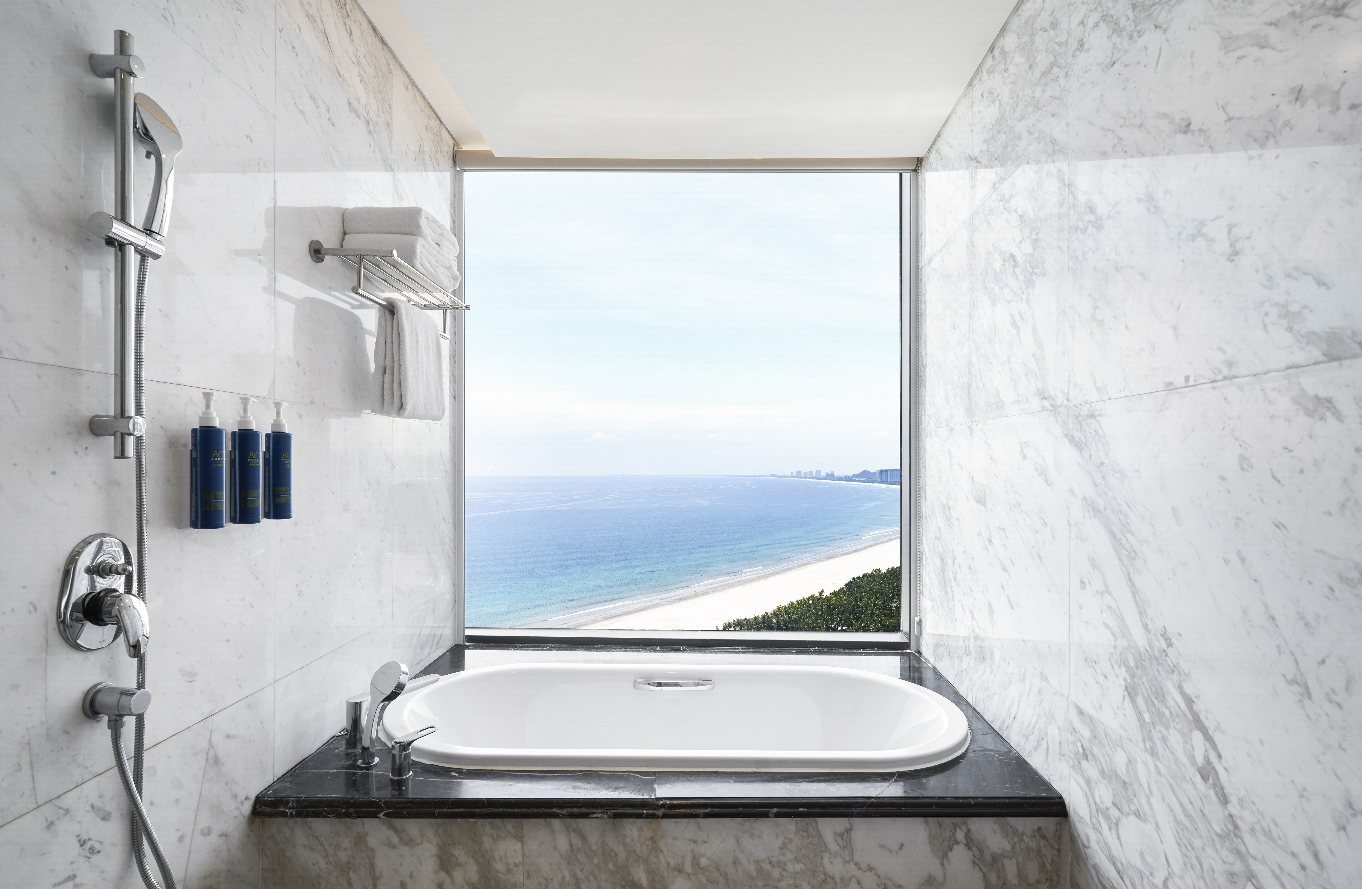 Corner Suit Bathroom Bathtub