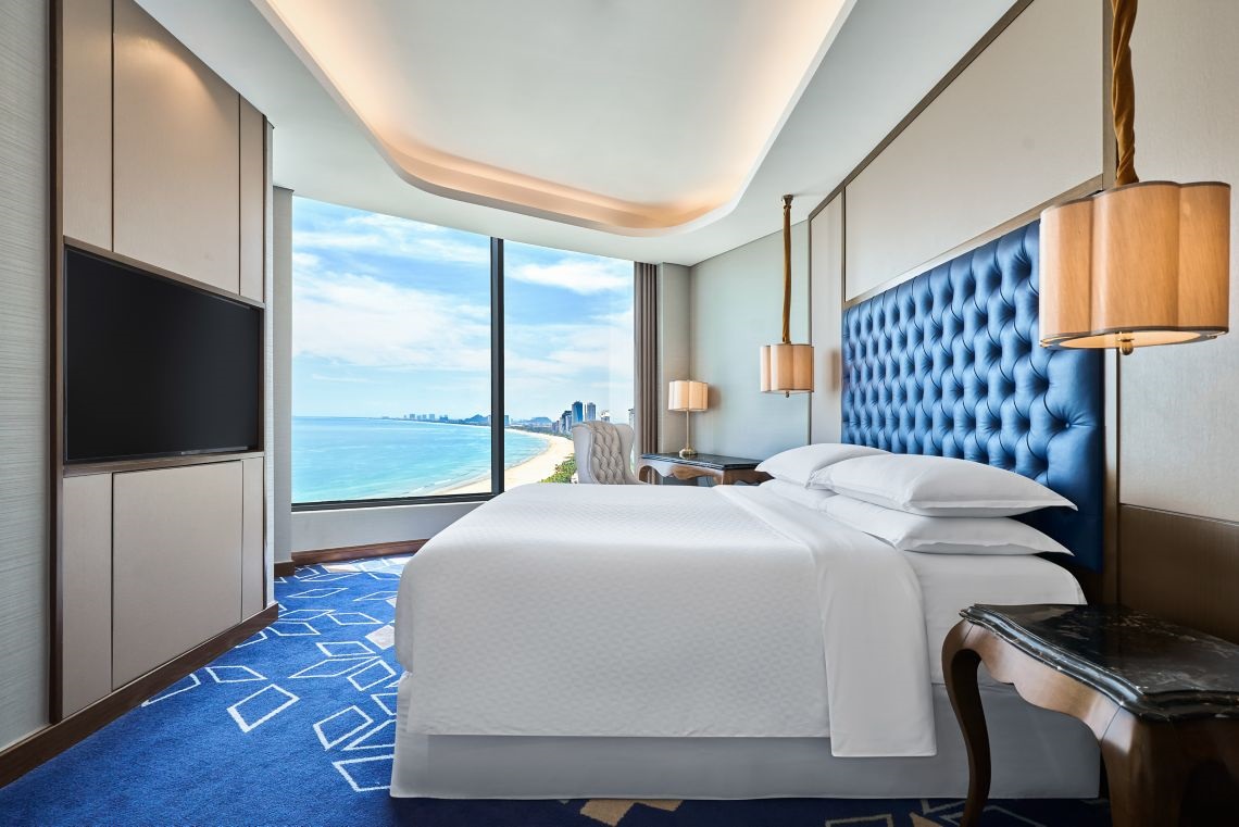 Corner Suite Panoramic Ocean View Bedroom