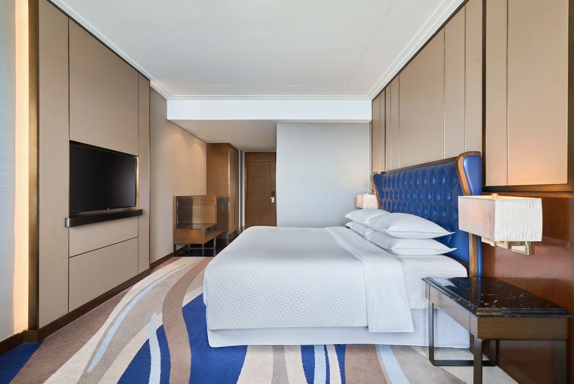 Panoramic Deluxe King Ocean High floor