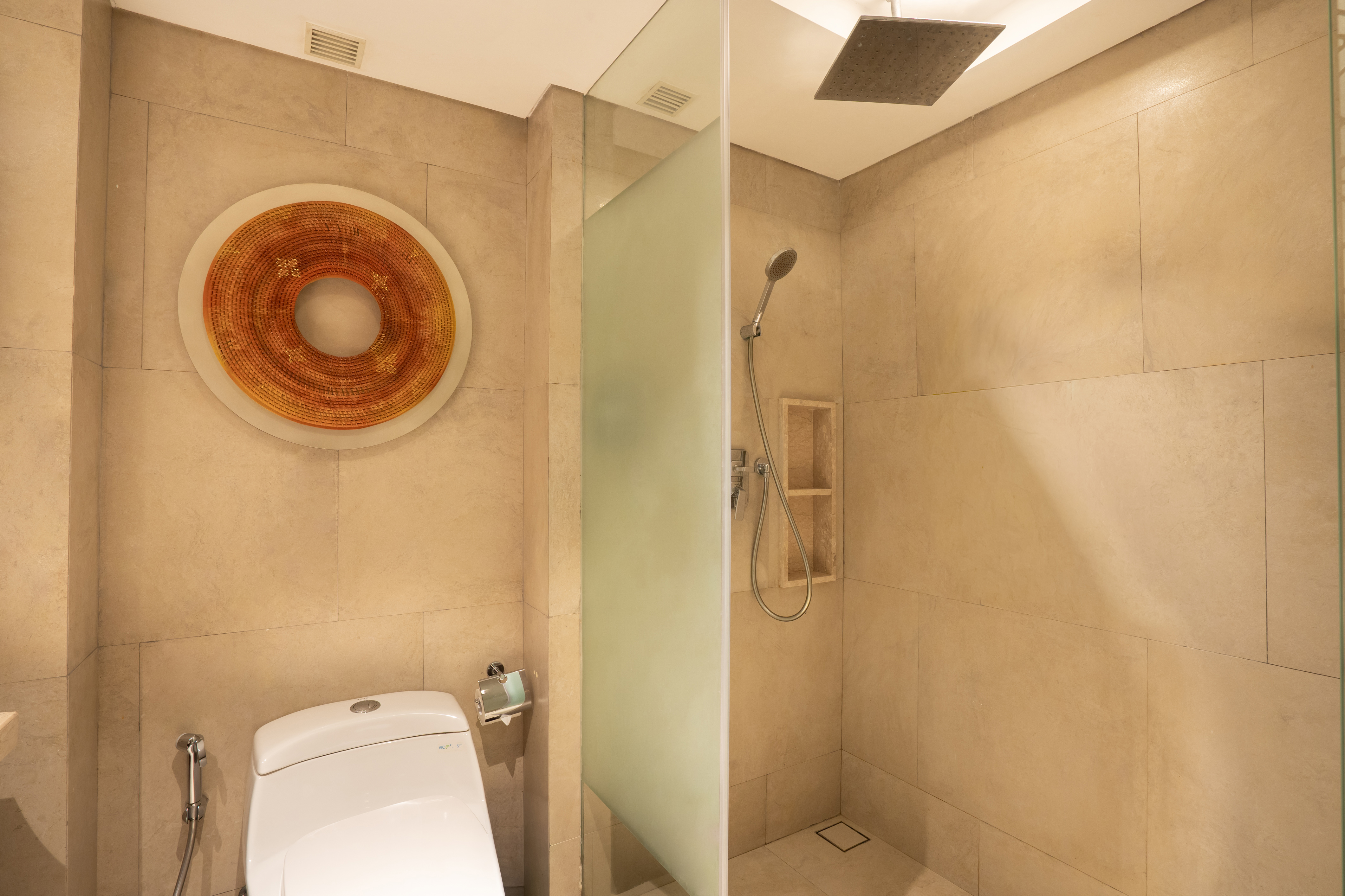 Royal Fam Suite Interconnecting Bathroom