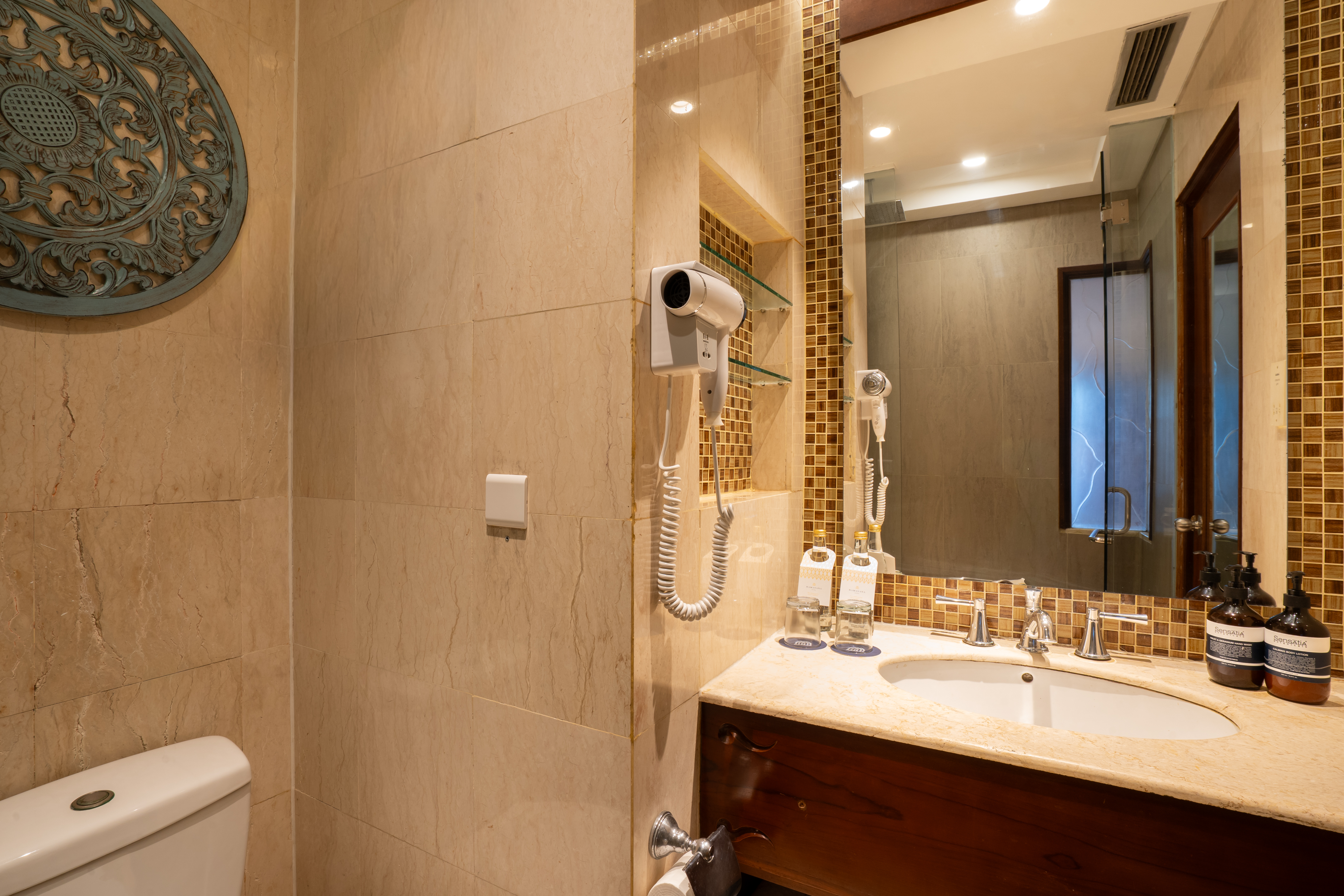 Family Deluxe Interconnecting Bathroom