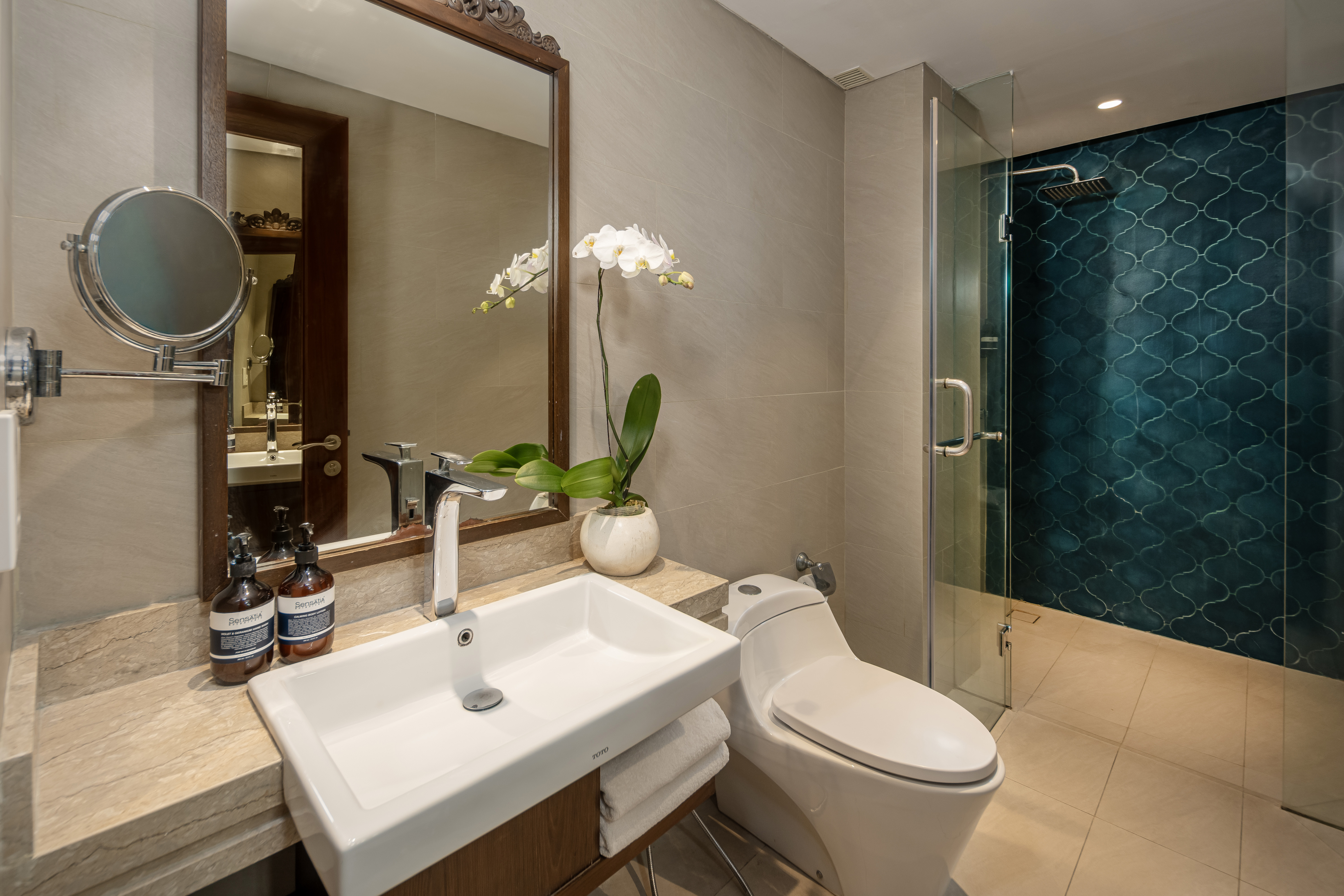 Family Premier Suite Bathroom
