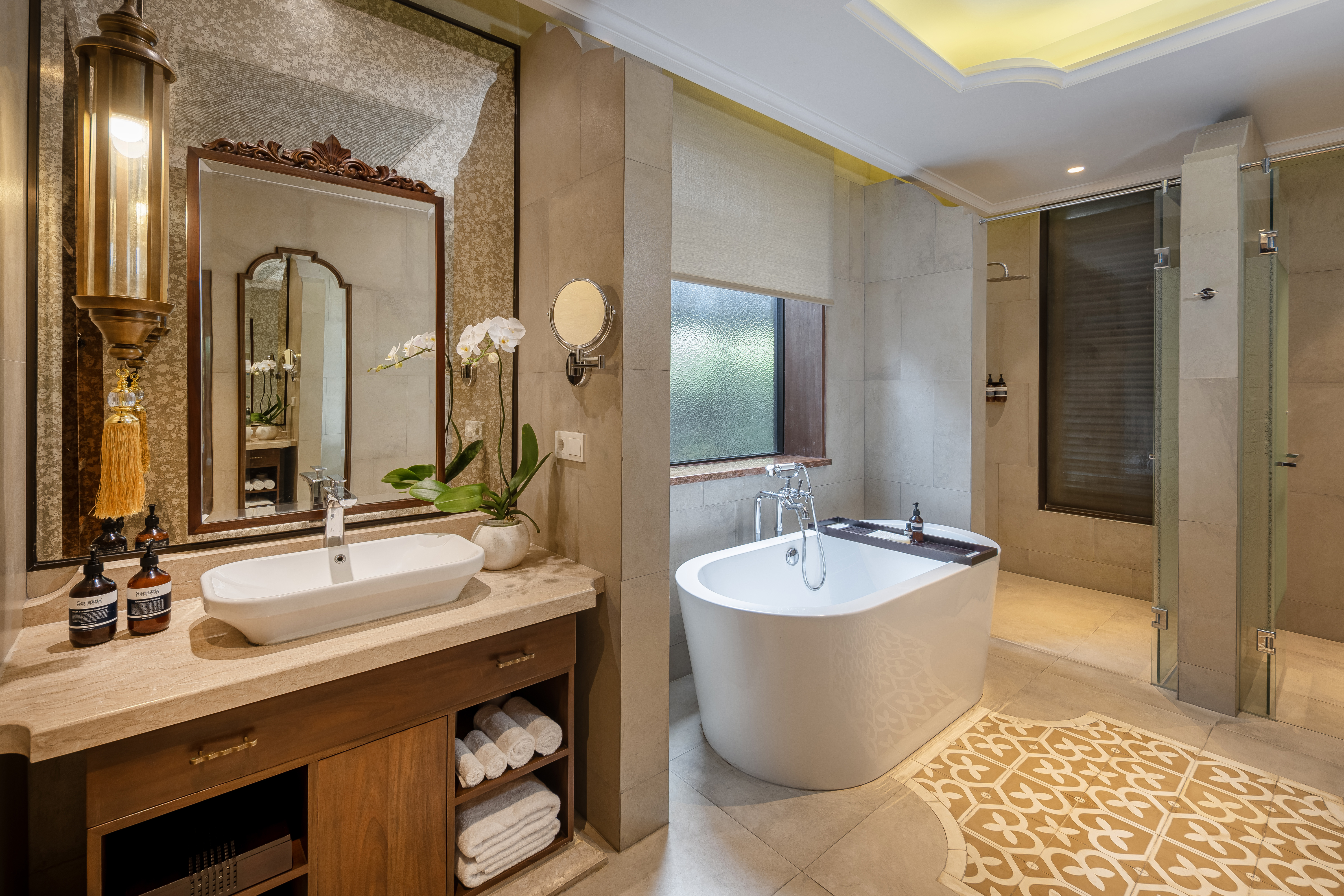 Honeymoon Suite Bathroom