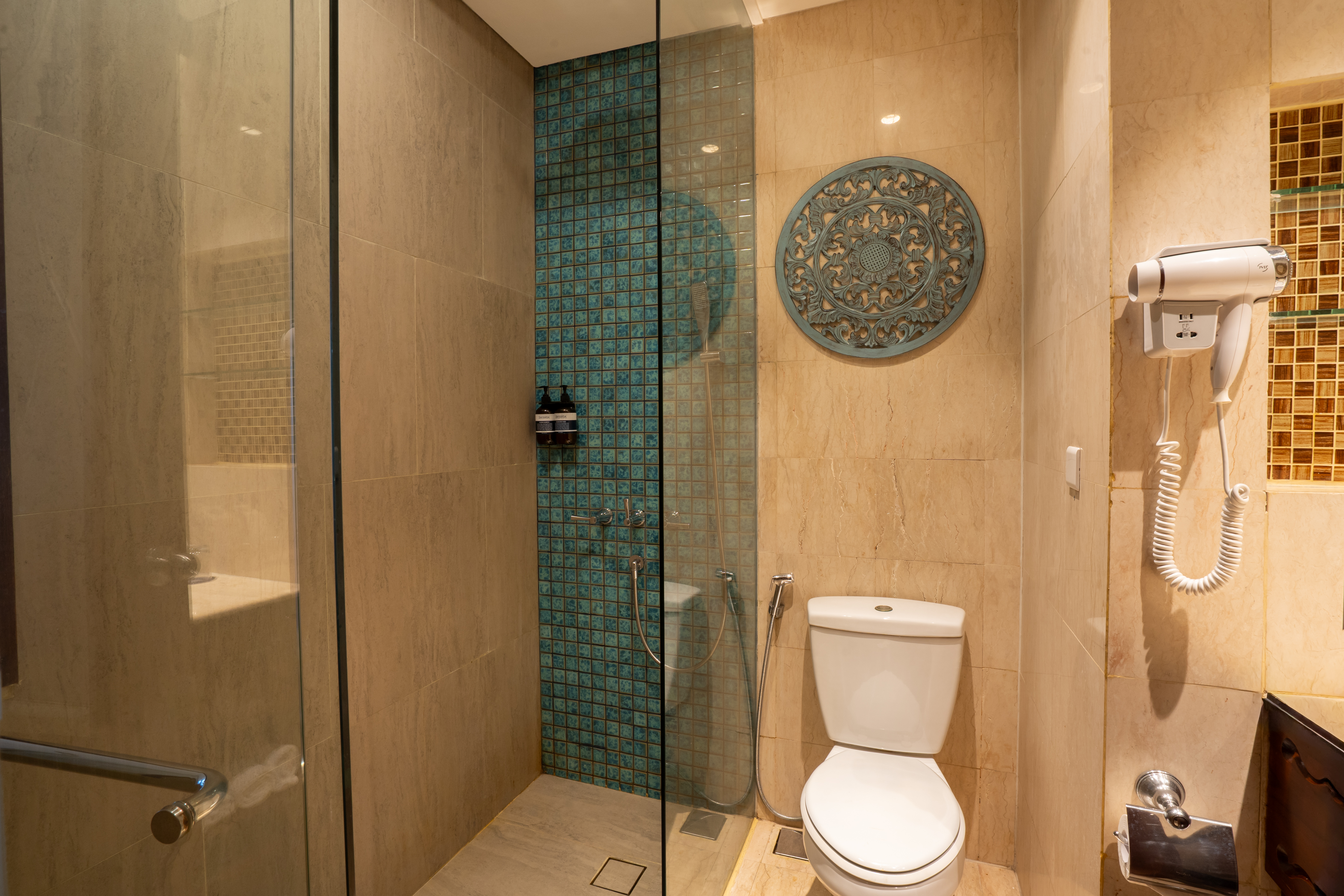 Family Deluxe Interconnecting Bathroom