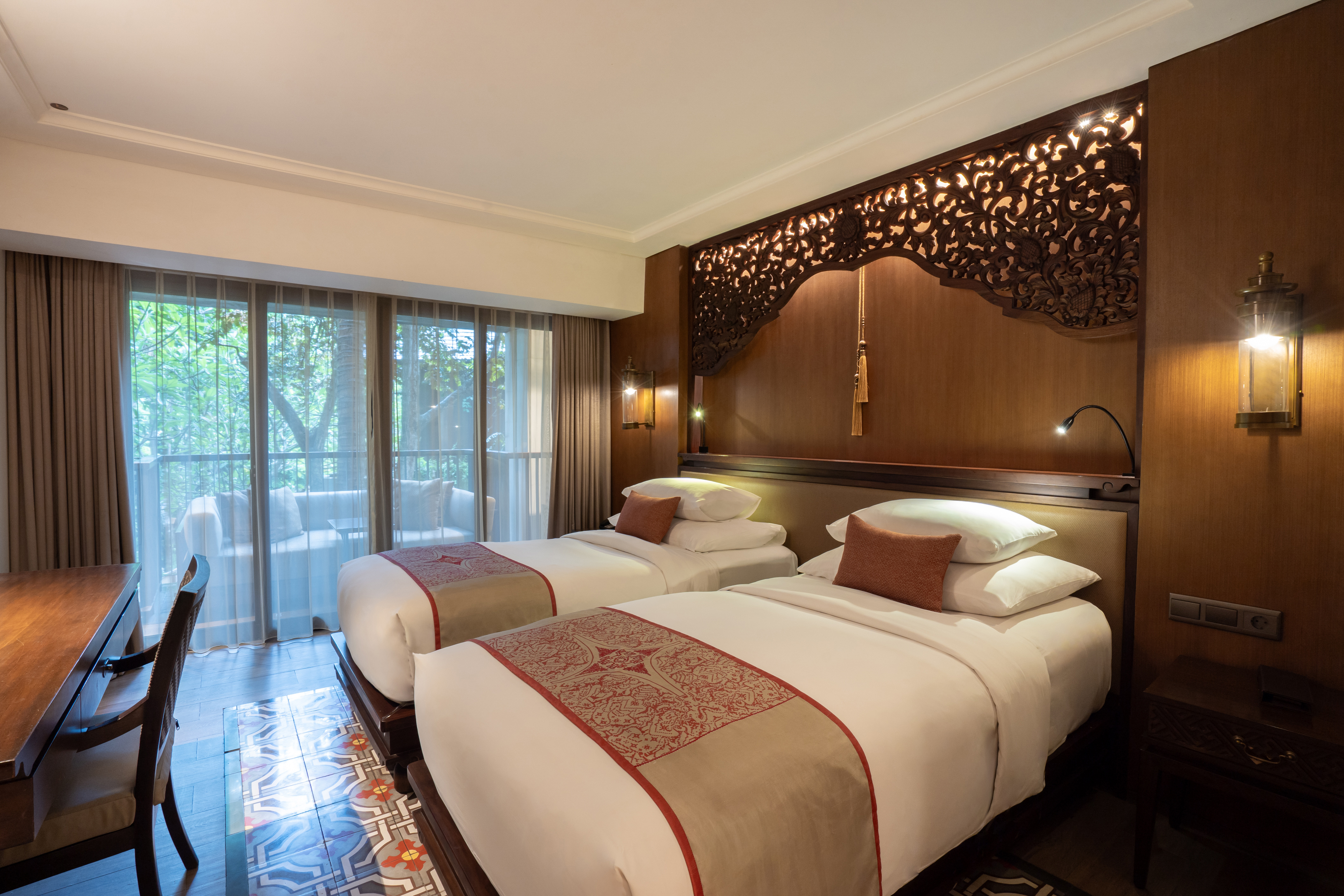 Royal Fam Suite Interconnecting Twinn