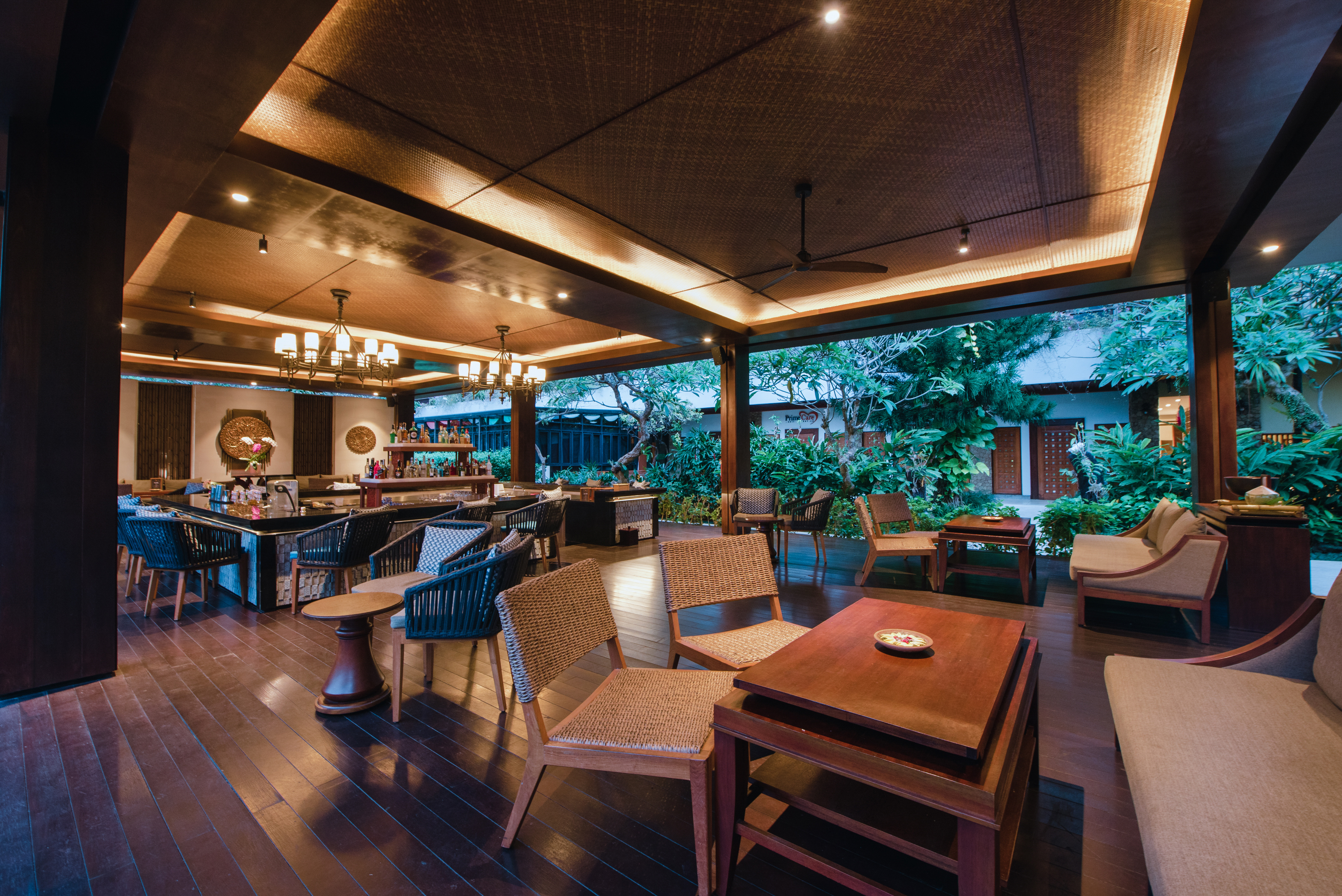 Pool Bar
