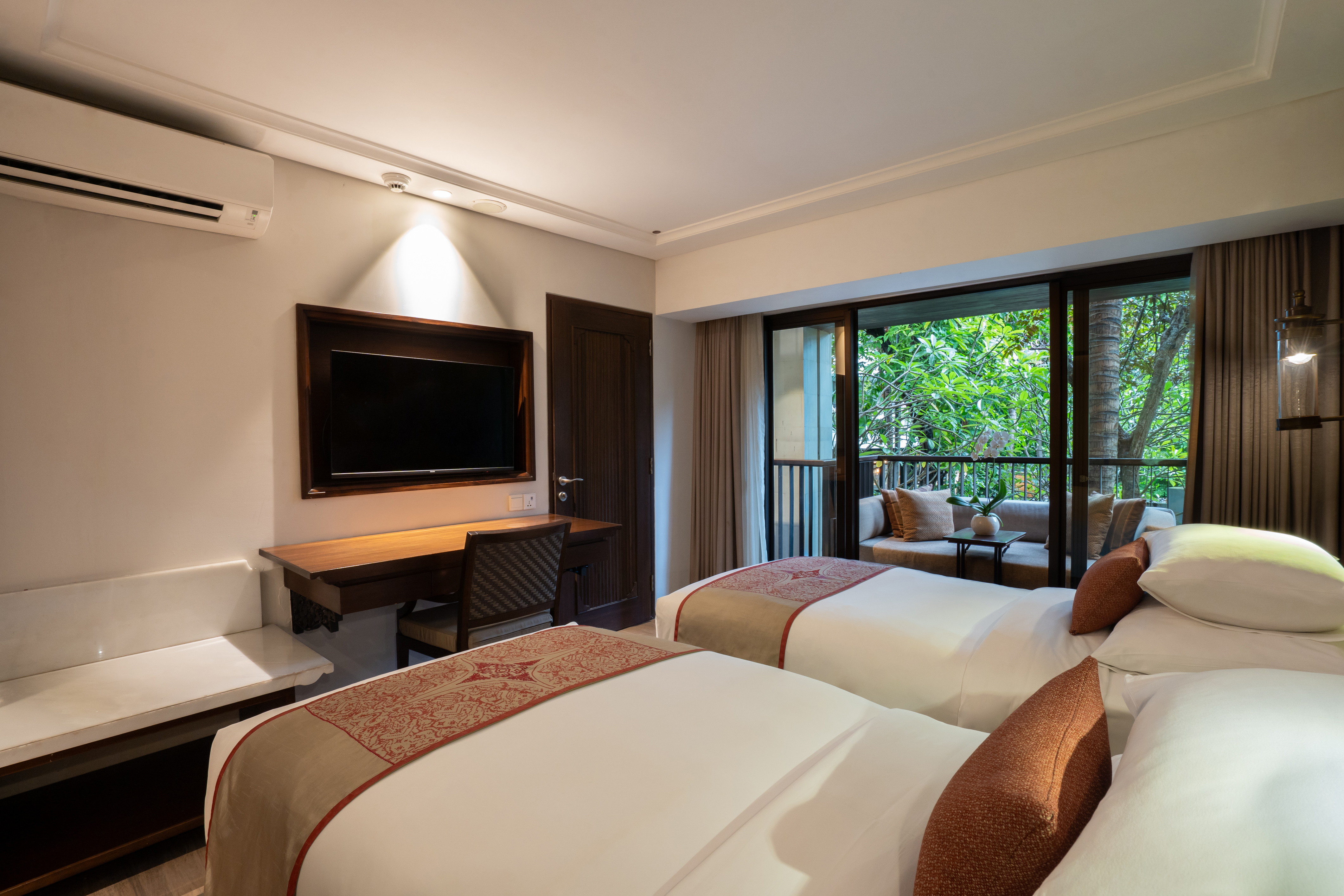 Royal Fam Suite Interconnecting Twinn