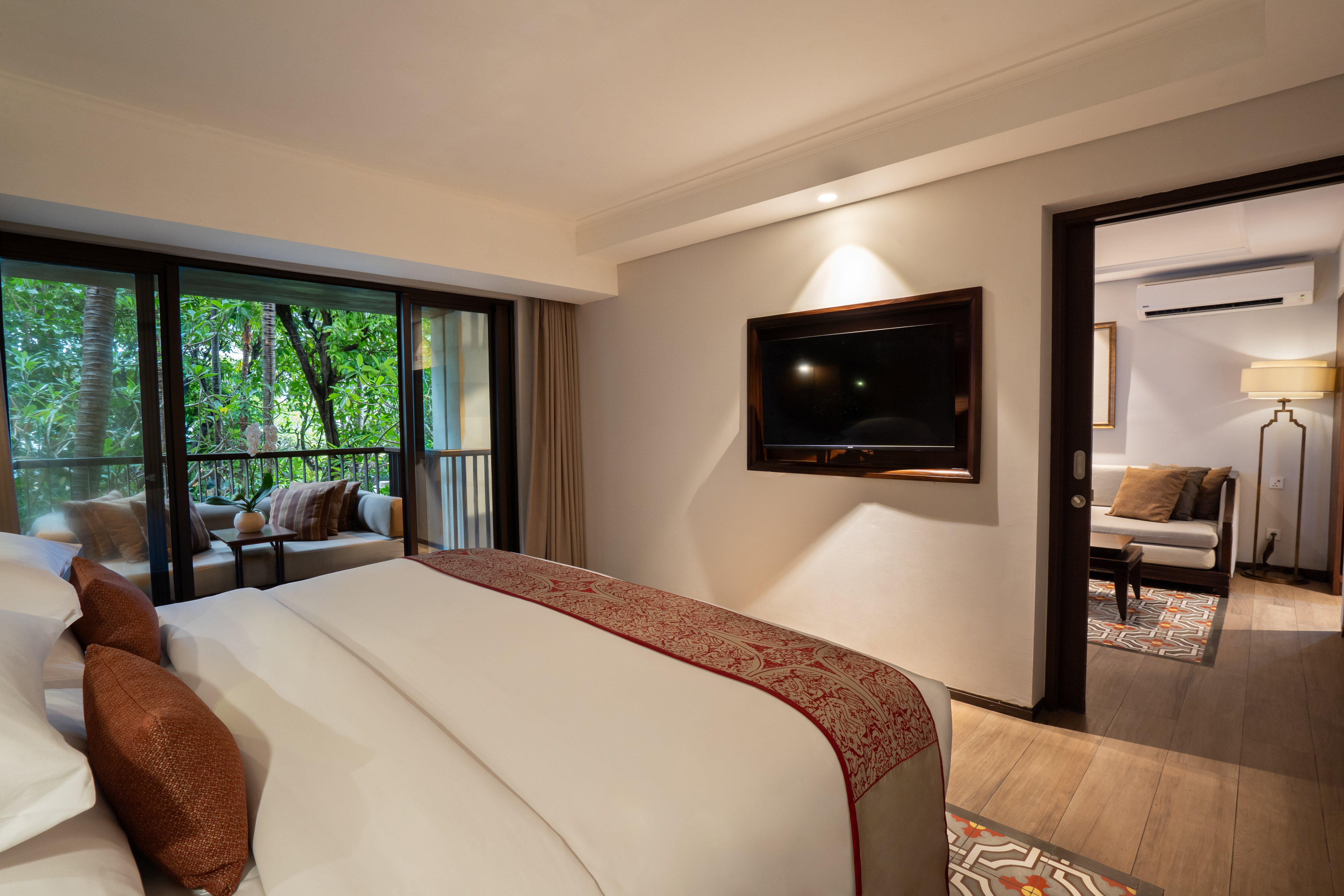 Royal Fam Suite Interconnecting