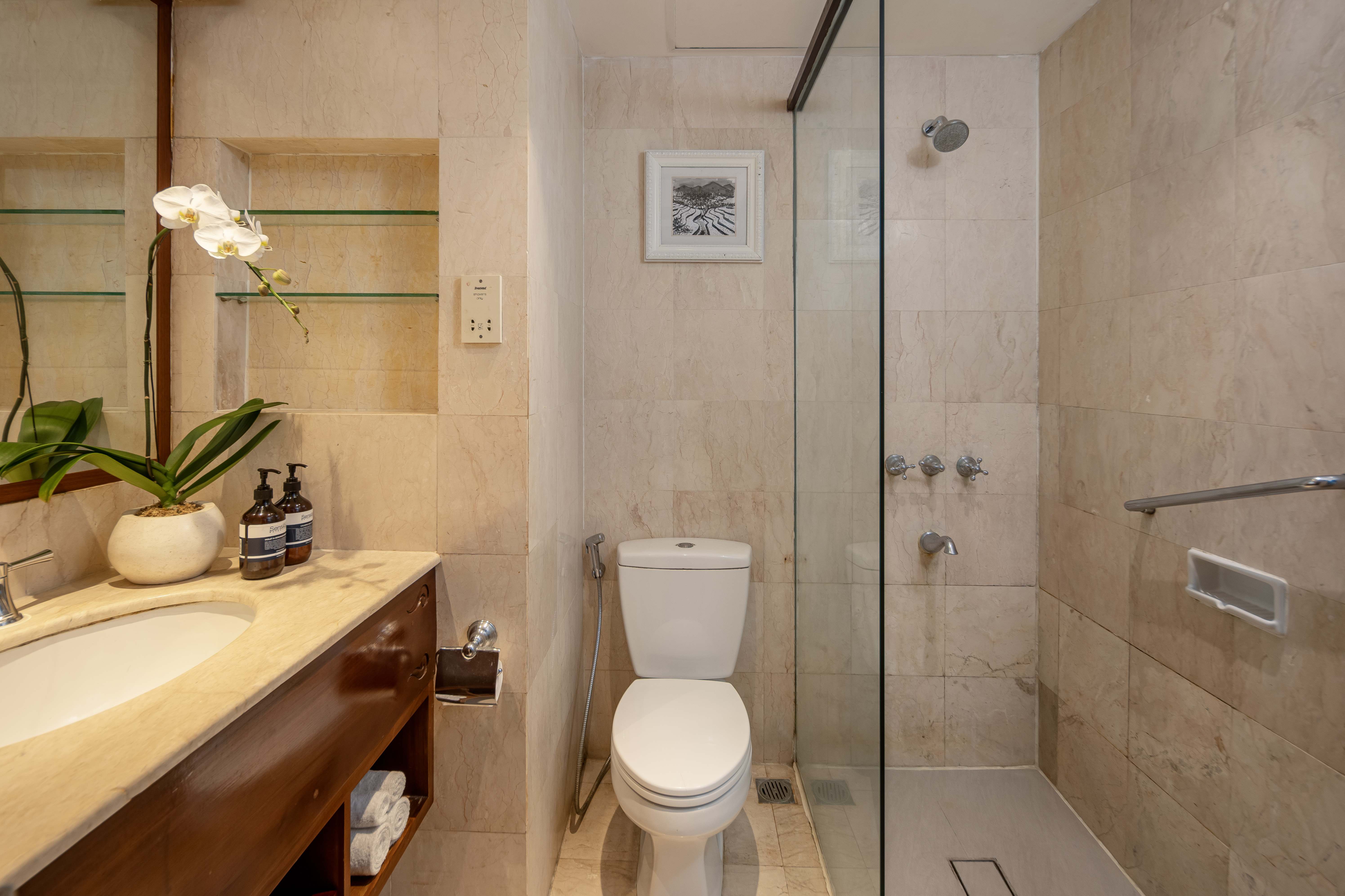 Grand Deluxe Bathroom 