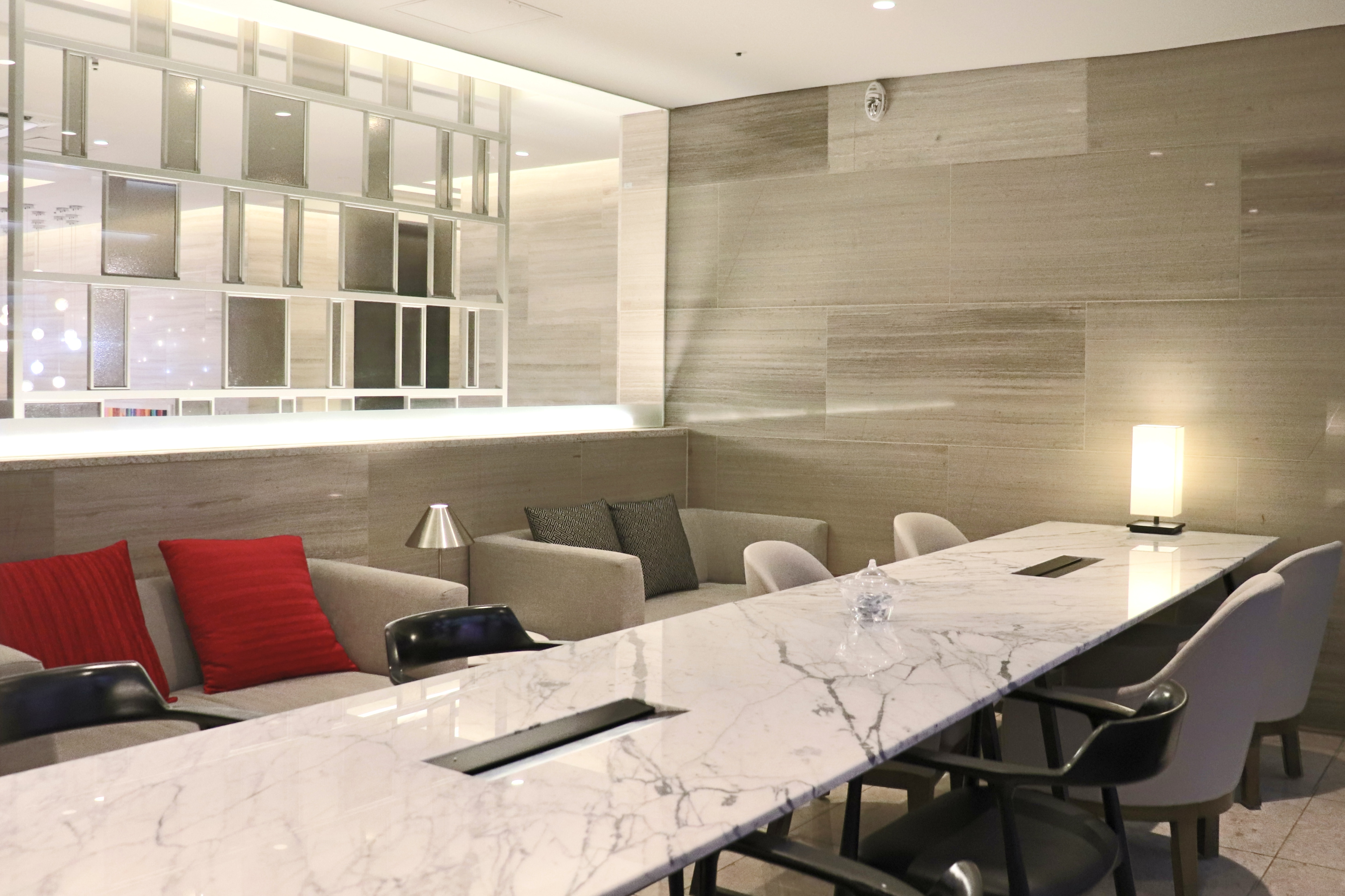 ビジネスラウンジ