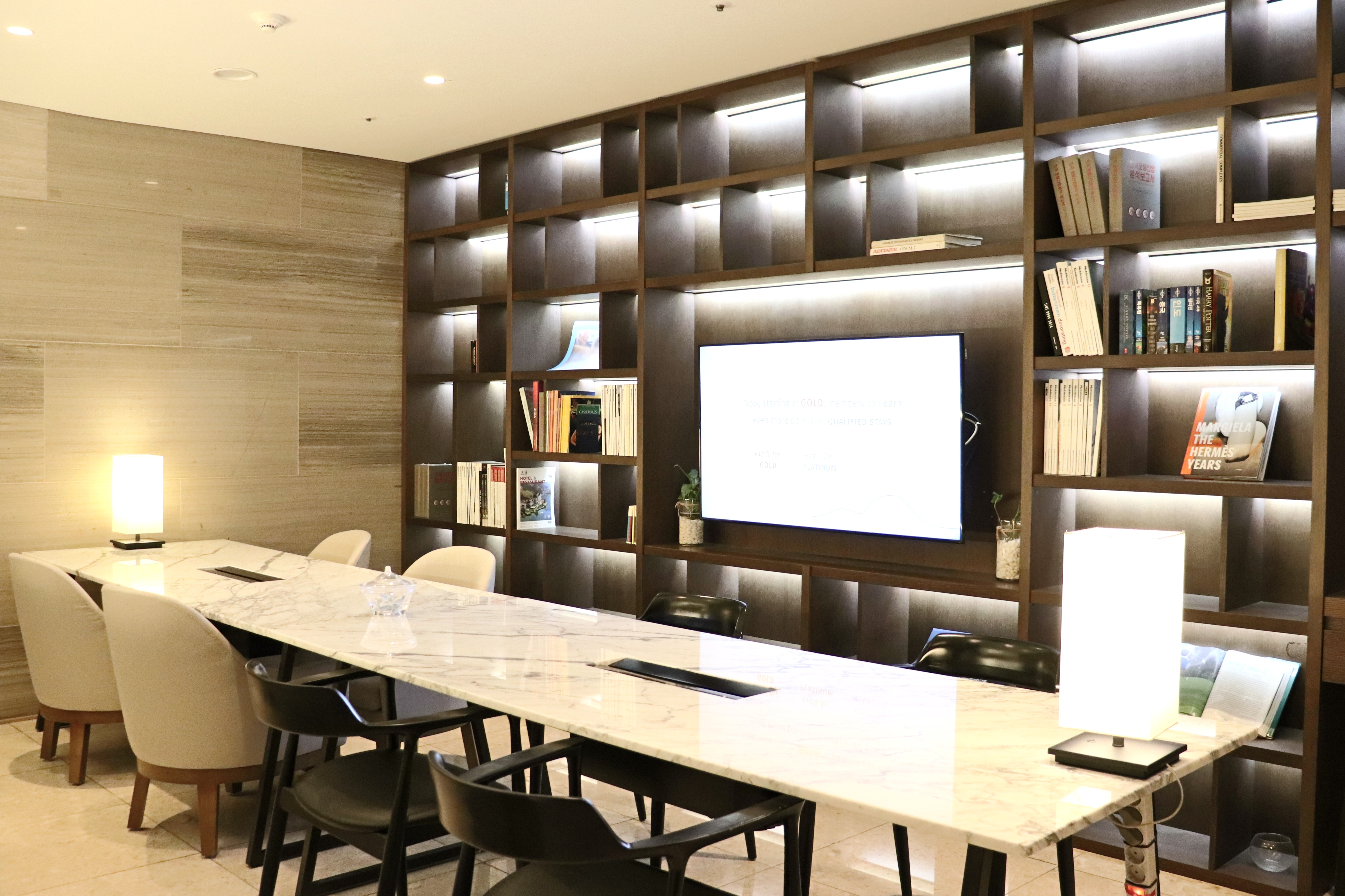 ビジネスラウンジ