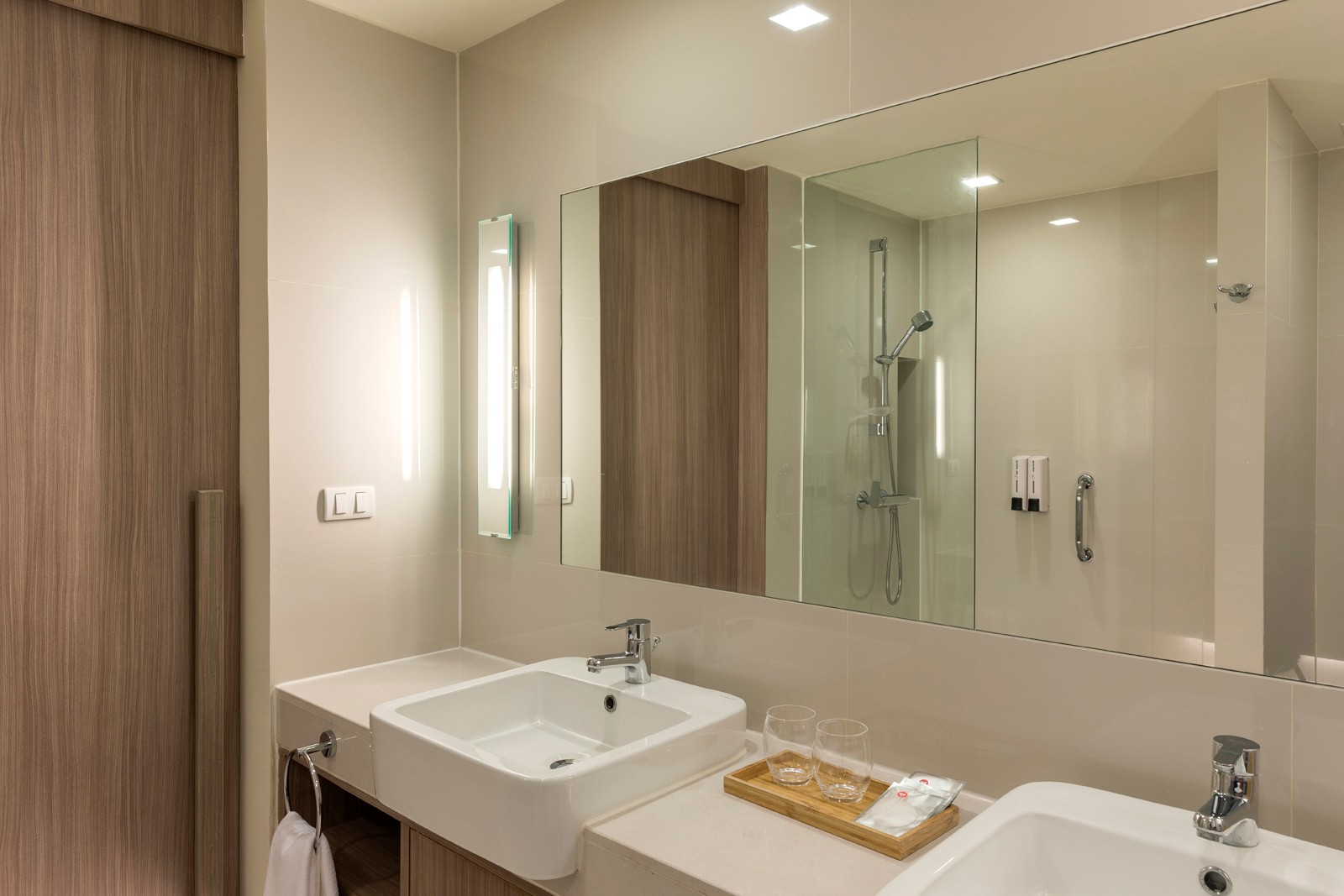 フレンド アンド ファミリー クワドループル