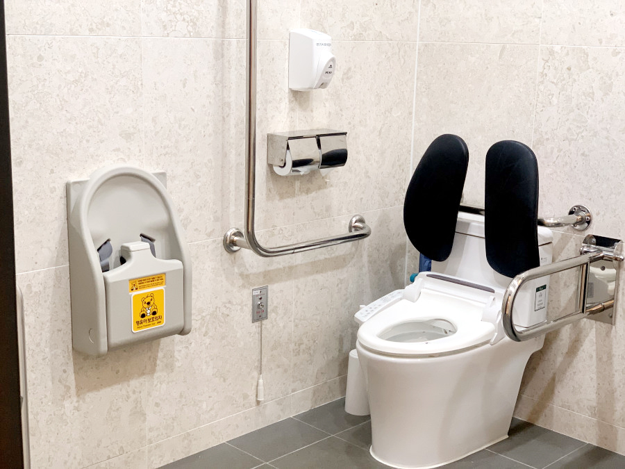 車いすトイレ（ロビー）