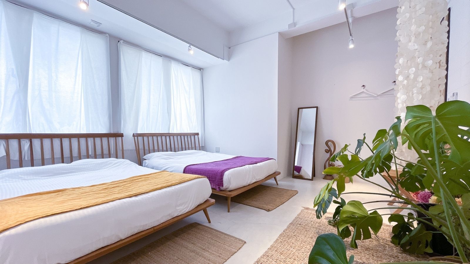 【Jo-To】2つのダブルベッドがある、日当たりのよい個室のお部屋です。定員は4名様です。