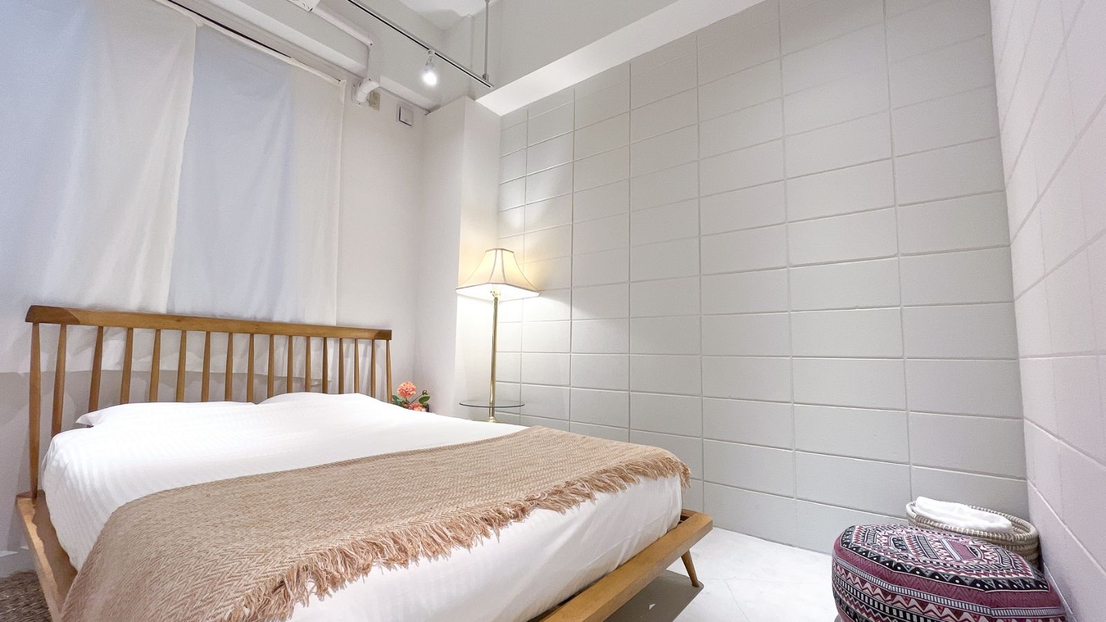 【SHiMASHO-Ne】ダブルベッドが1台ある個室のお部屋です。最大定員は2名様です。