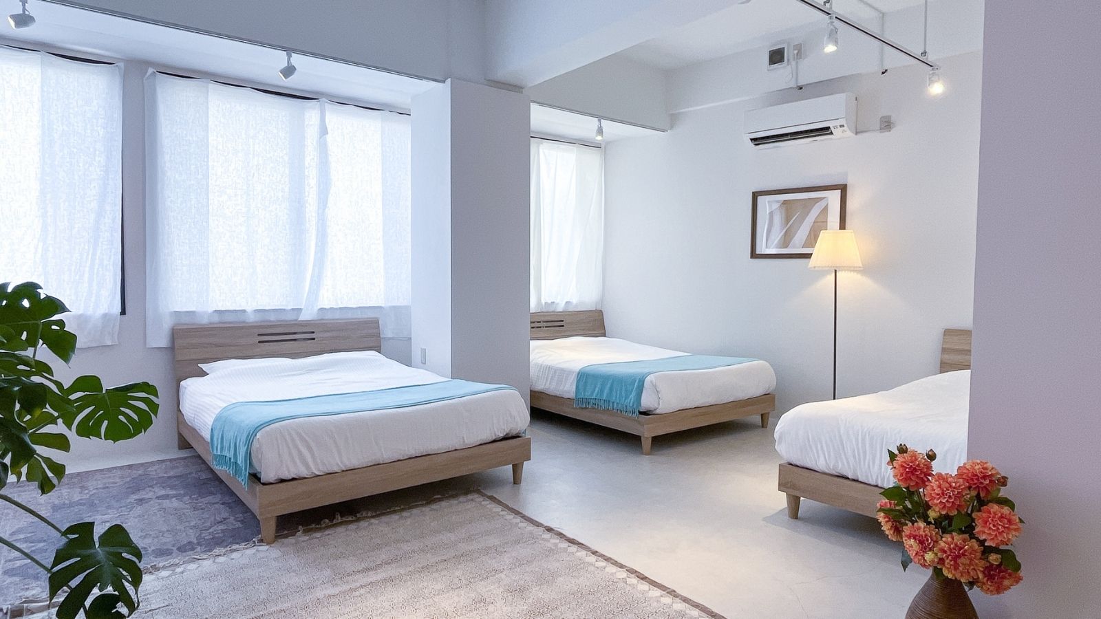 【YuTASHIKu】ダブルベッドが2台とシングルベッドが1台があります。定員は5名様です。