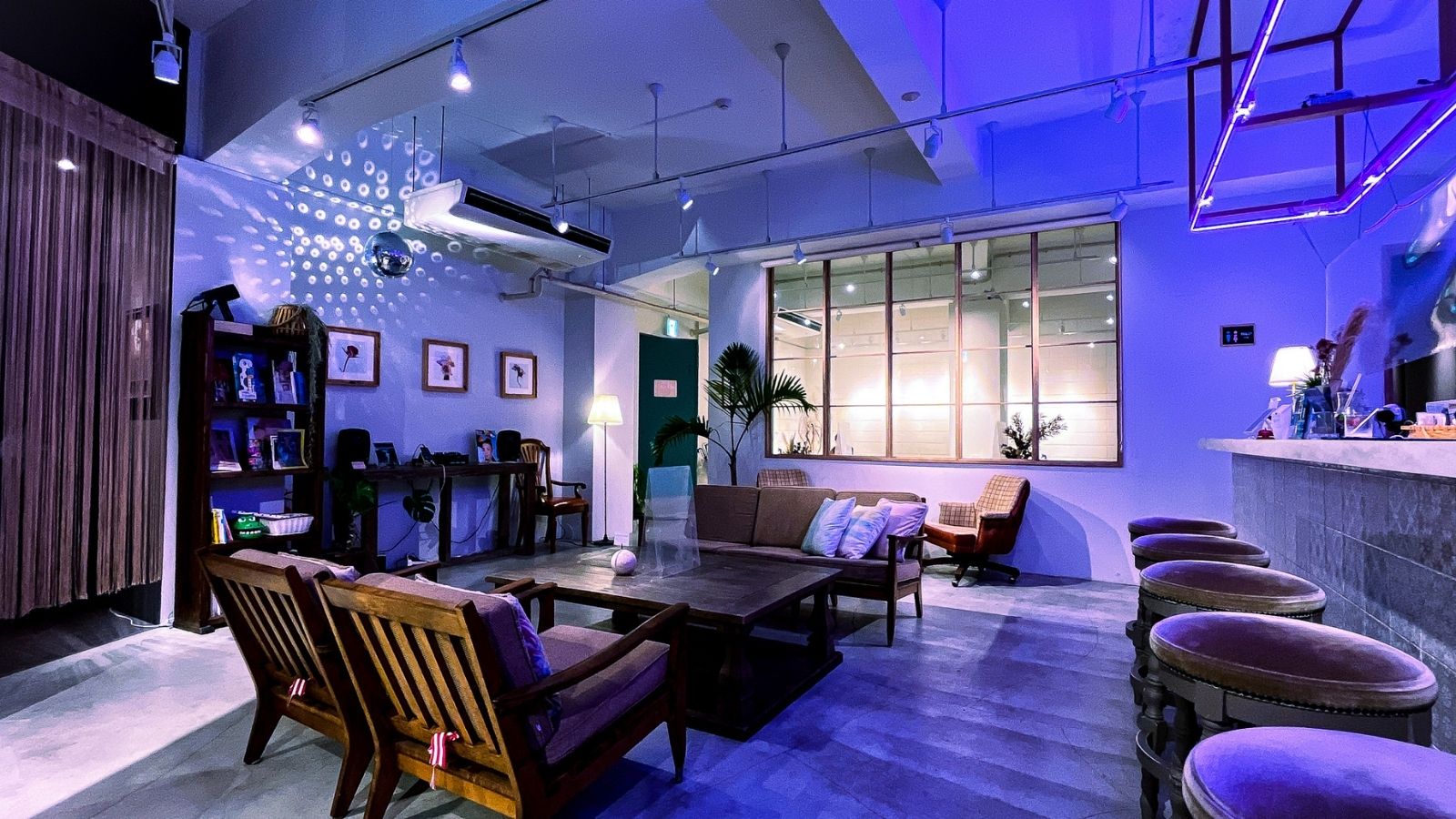 【BAR】夜のBARの様子です