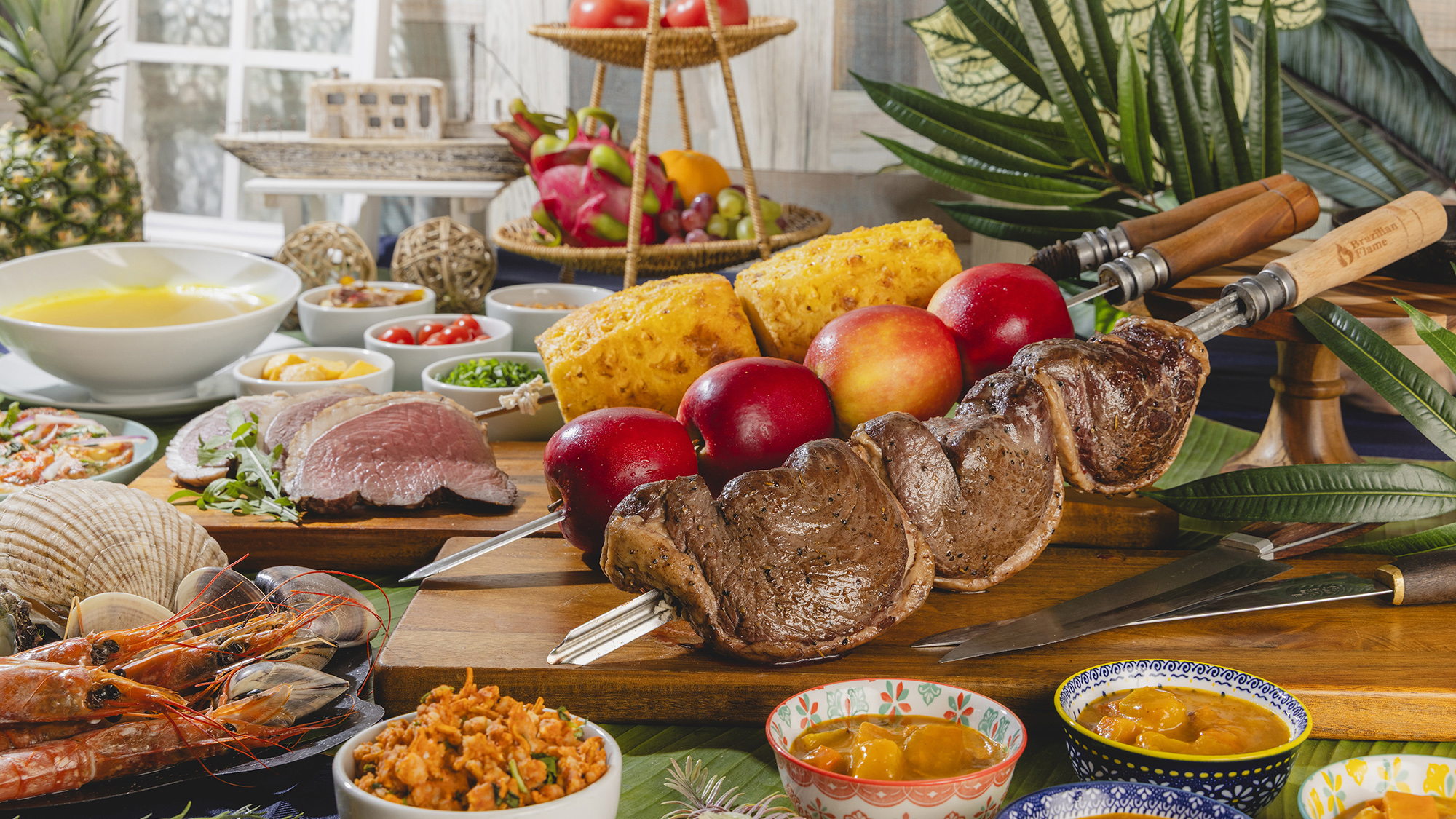 【Dinner/Summer】 豪快な味わいのシュラスコと、夏野菜を盛り込んだビュッフェ。