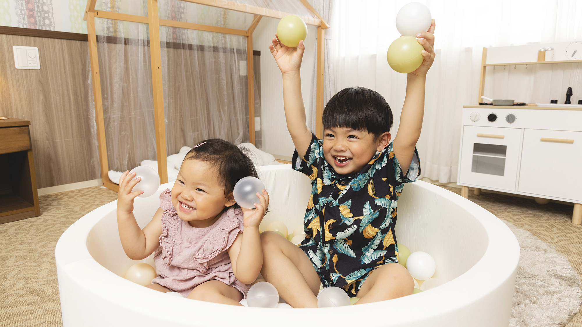 【ファミリーコンセプト】 小さなお子さまも安心して遊べるボールプールをご用意。