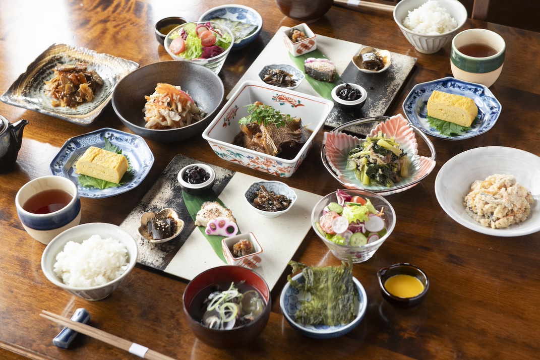 【朝食】＆【滞在中日本酒飲み放題付き】島根の地酒と郷土料理を堪能する古民家旅＜朝食付き＞