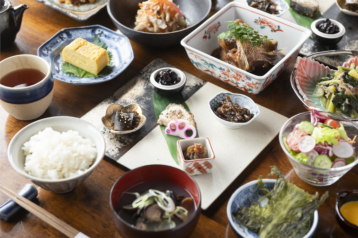 【朝食】＆【滞在中日本酒飲み放題付き】島根の地酒と郷土料理を堪能する古民家旅＜朝食付き＞