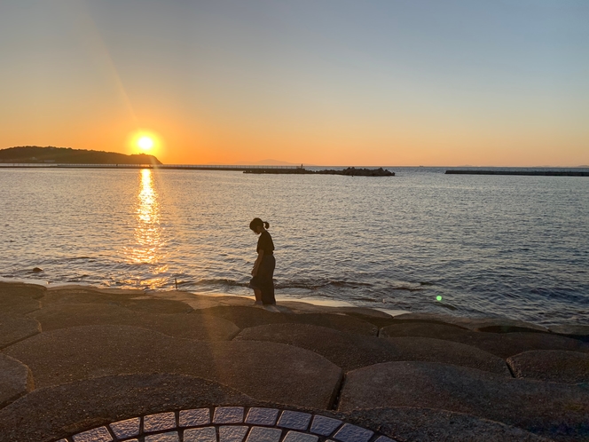 夕陽　多賀の浜