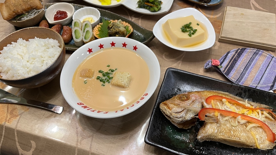 【朝食】ボリューム満点の和朝食。元気に１日をスタート！