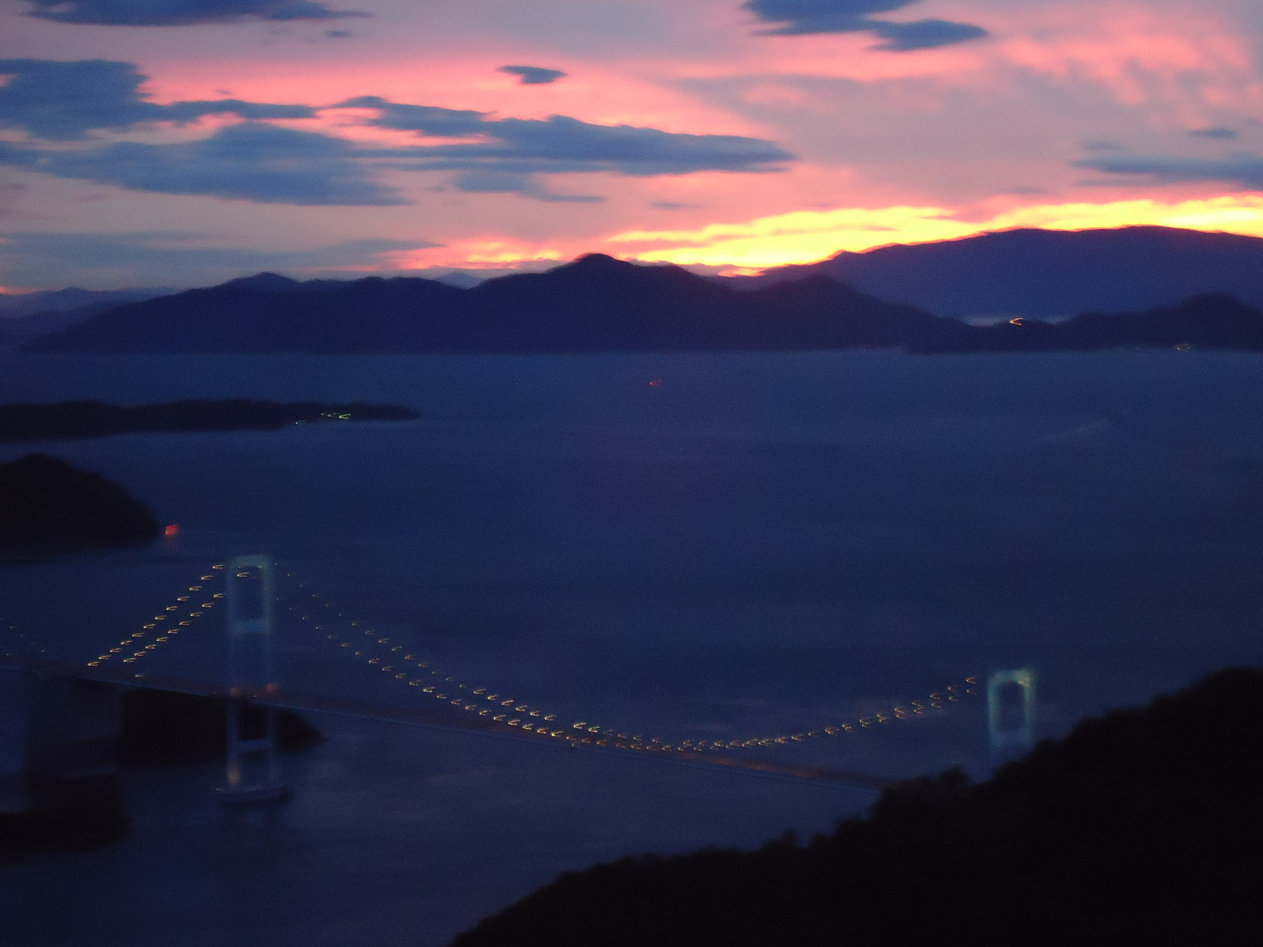 絶景亀老山きろうさん展望台夕日