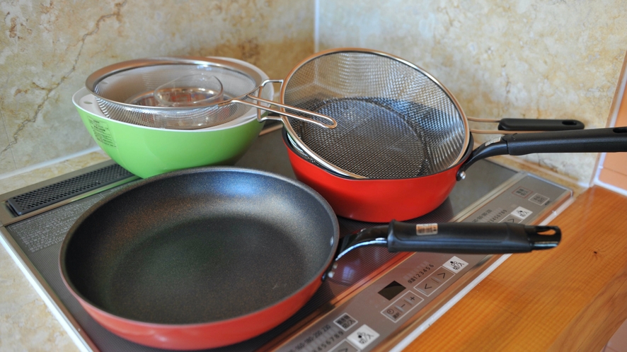 調理器具／鍋・フライパン・電気鍋が揃っているのでしっかり料理が可能