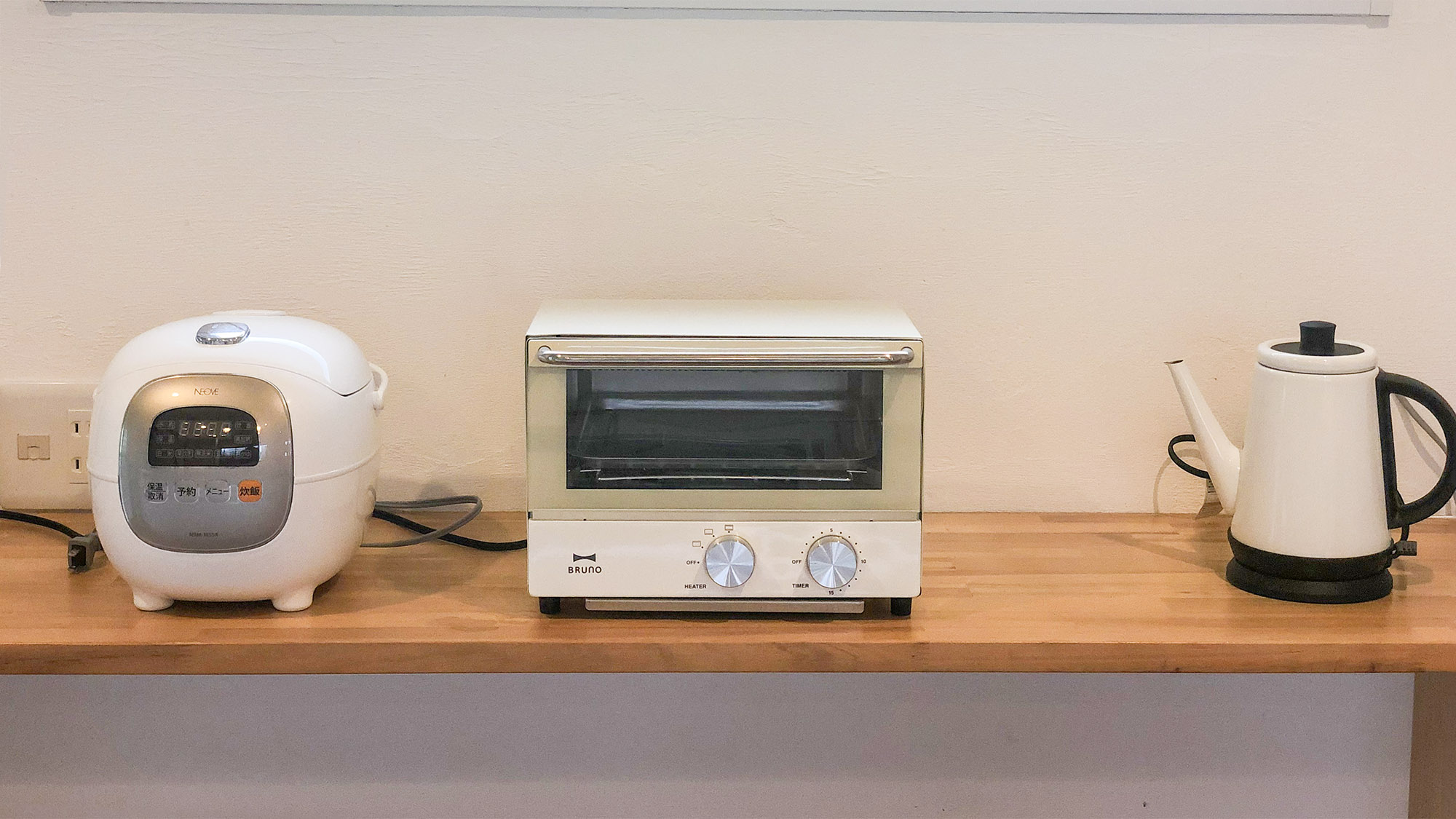 ・【キッチン】炊飯器、トースター、湯沸かしポットをご用意しております