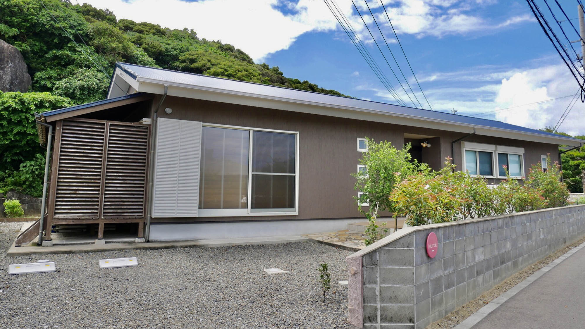 ・【外観】段差の少ない平屋。お子様やご年配の方も安心してご利用いただけます