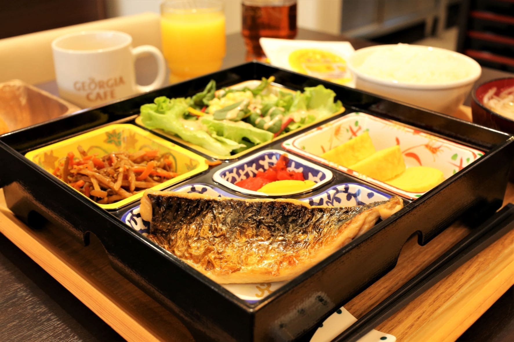 【朝食付】新幹線を眺めるカフェで朝ごはん☆東京滞在に便利な駅近ホテル！