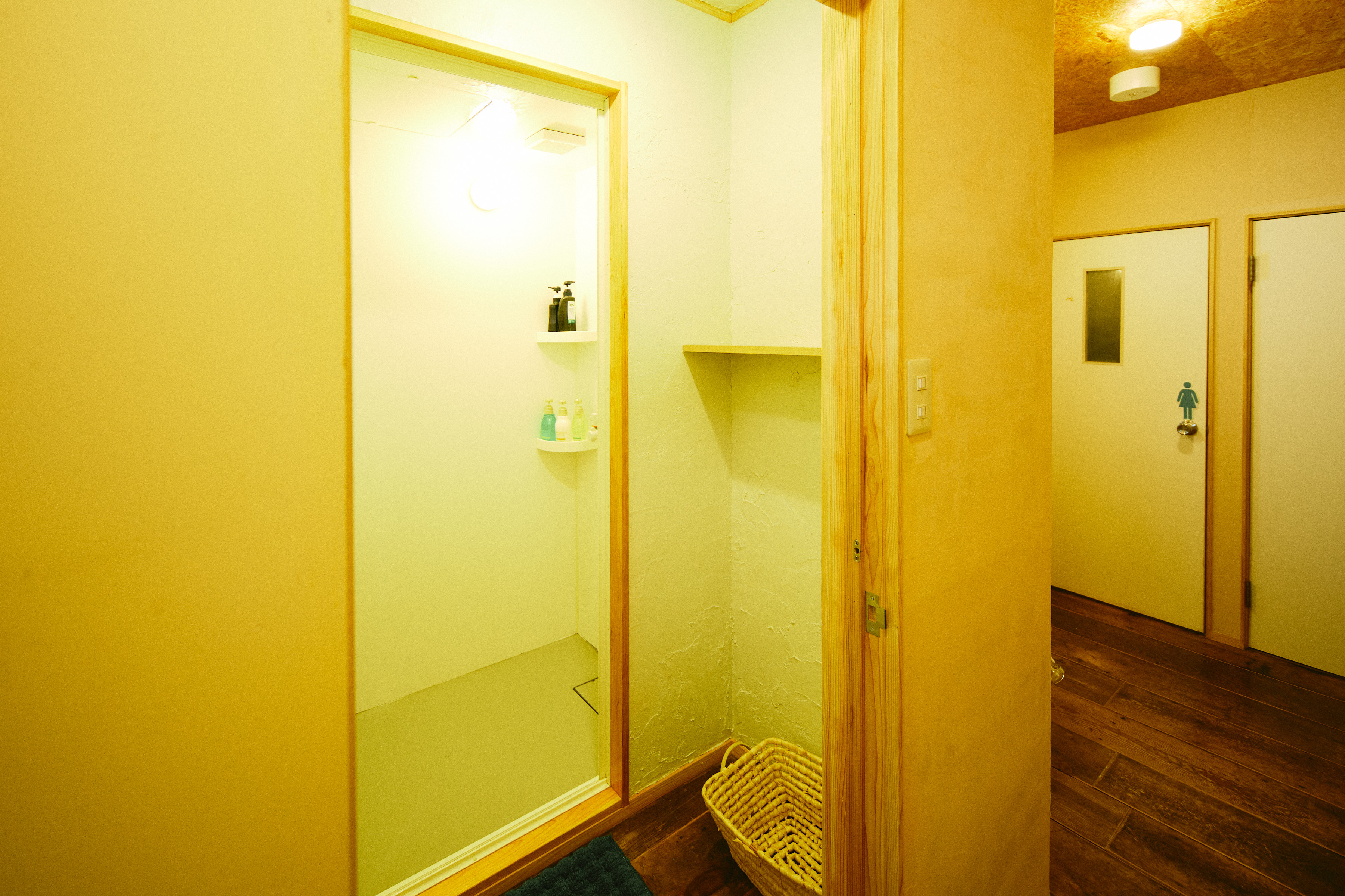 共用シャワールーム・お手洗い