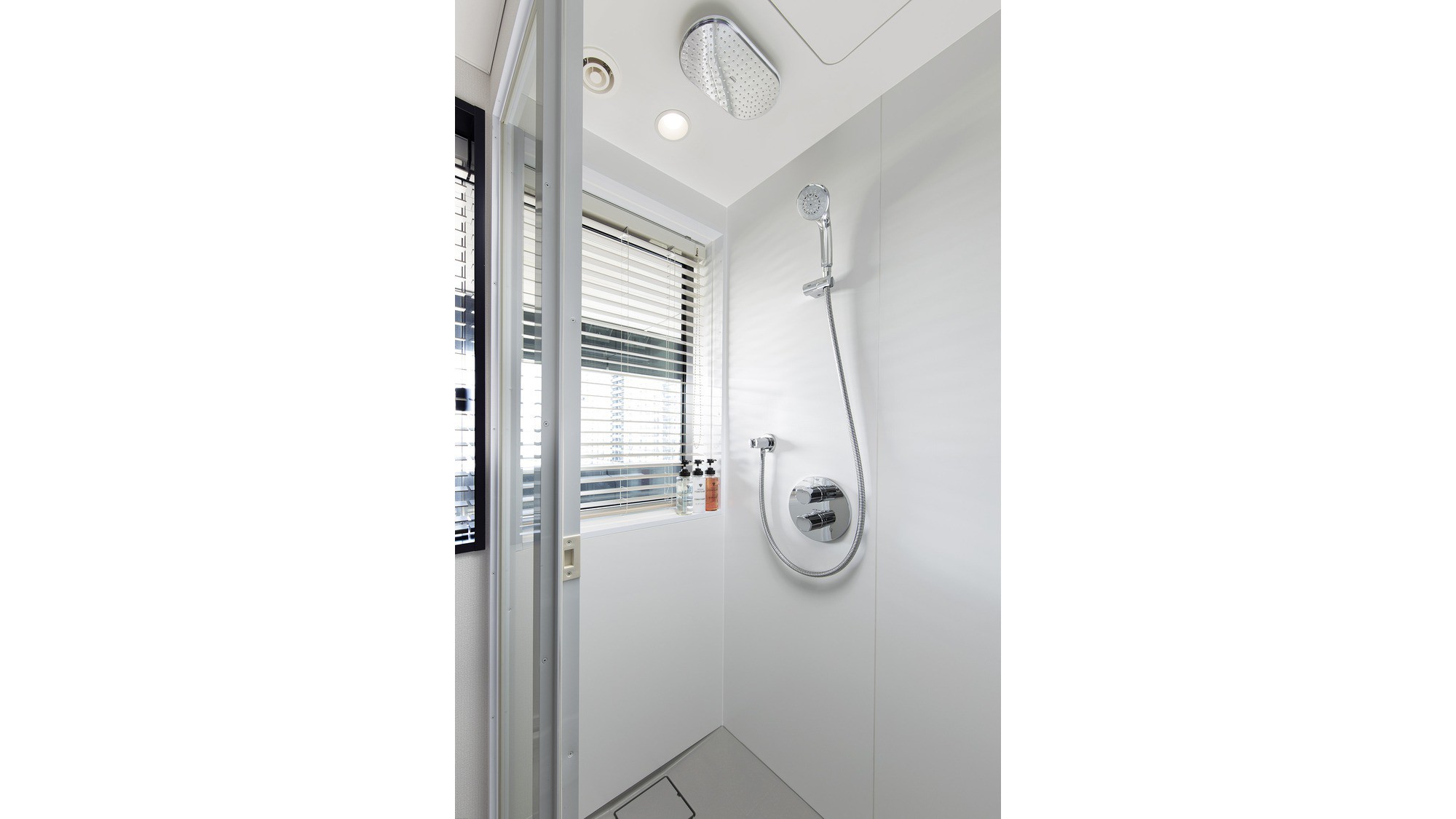 モデレートダブル　シャワーブース