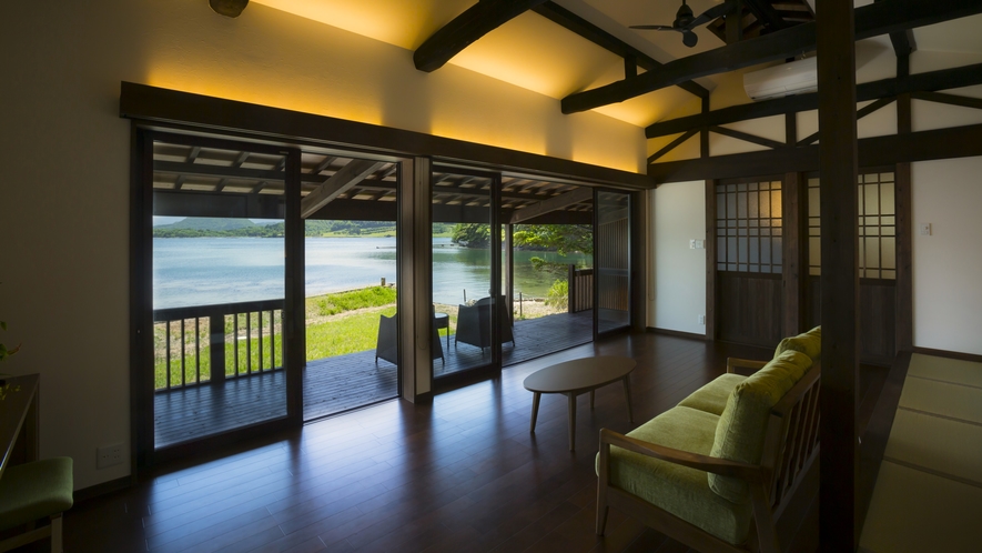 【客室】部屋からは穏やかな久美浜湾を眺めることができます！