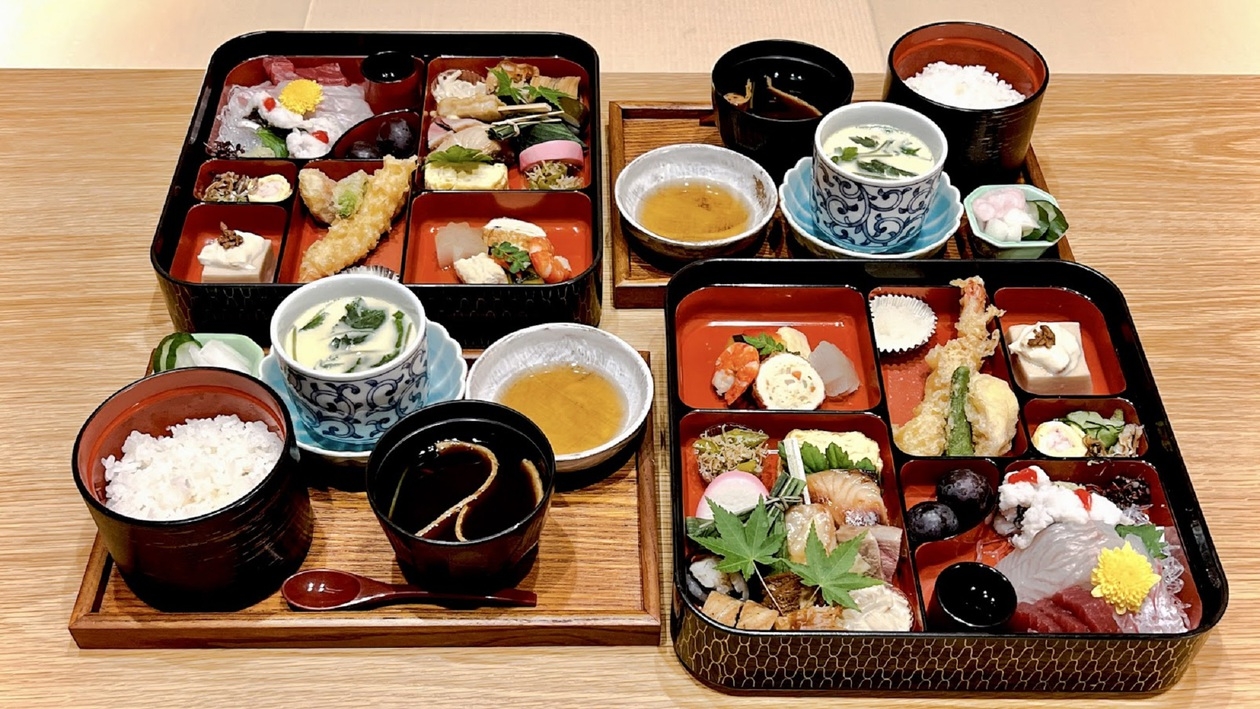 【朝夕食2食付きプラン】　安心のお部屋食・季節の京会席料理　室町綴り三段お弁当
