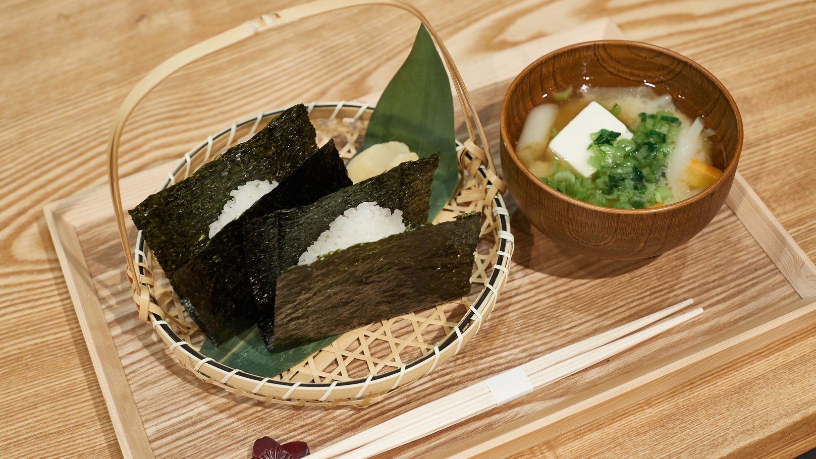 【おにぎり作り体験】日本らしい温かい”和”の伝統をお楽しみください。抹茶ティラミス付【朝食無料】