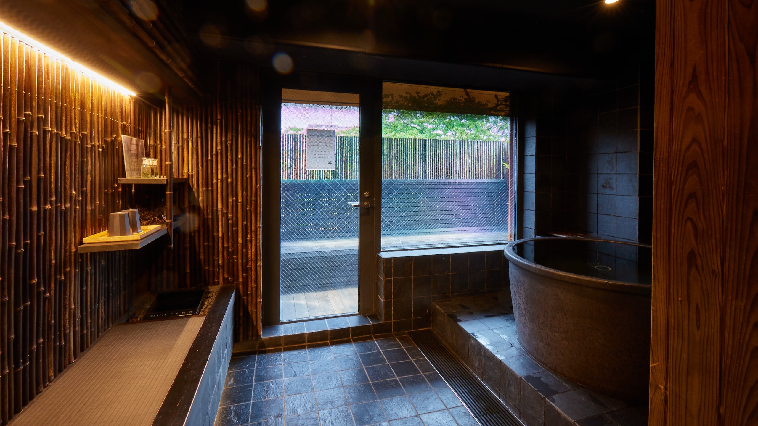 まるで茶室のような完全貸切り制のプライベート空間