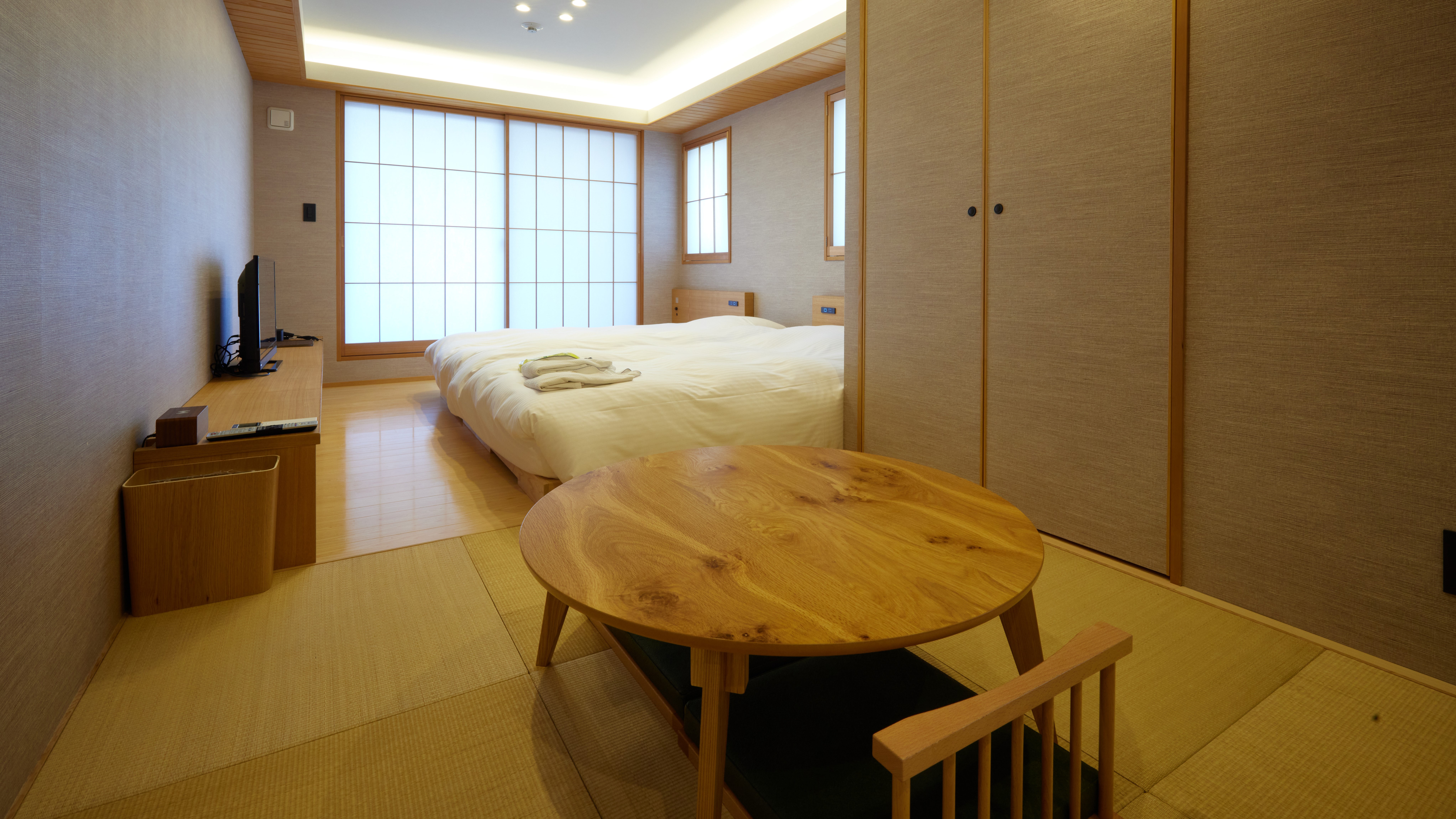 デラックスツインイースト【専用テラス付】最上階(35.1㎡/ベッド幅120㎝&times;2台/定員1～4名)