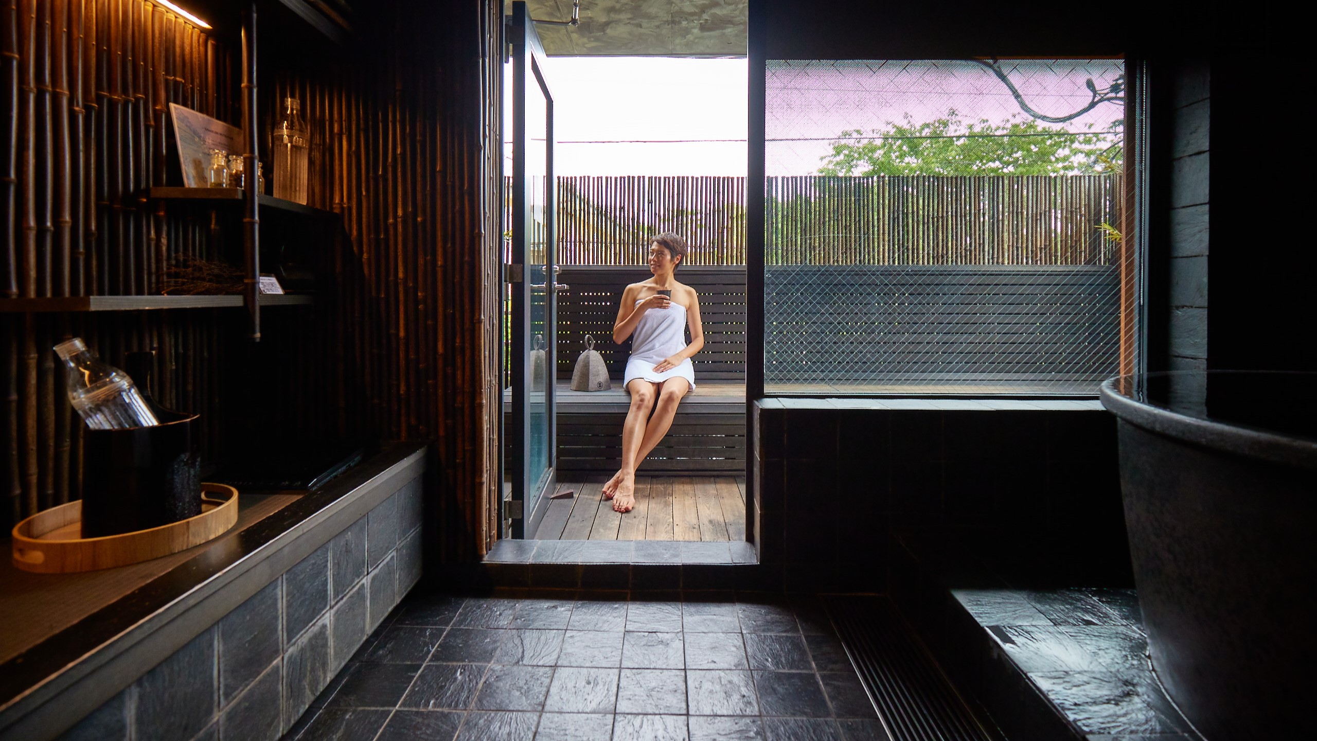 ドリンク（煎茶 / COLD・煎茶・玉露・ほうじ茶 / HOT）をご用意しております