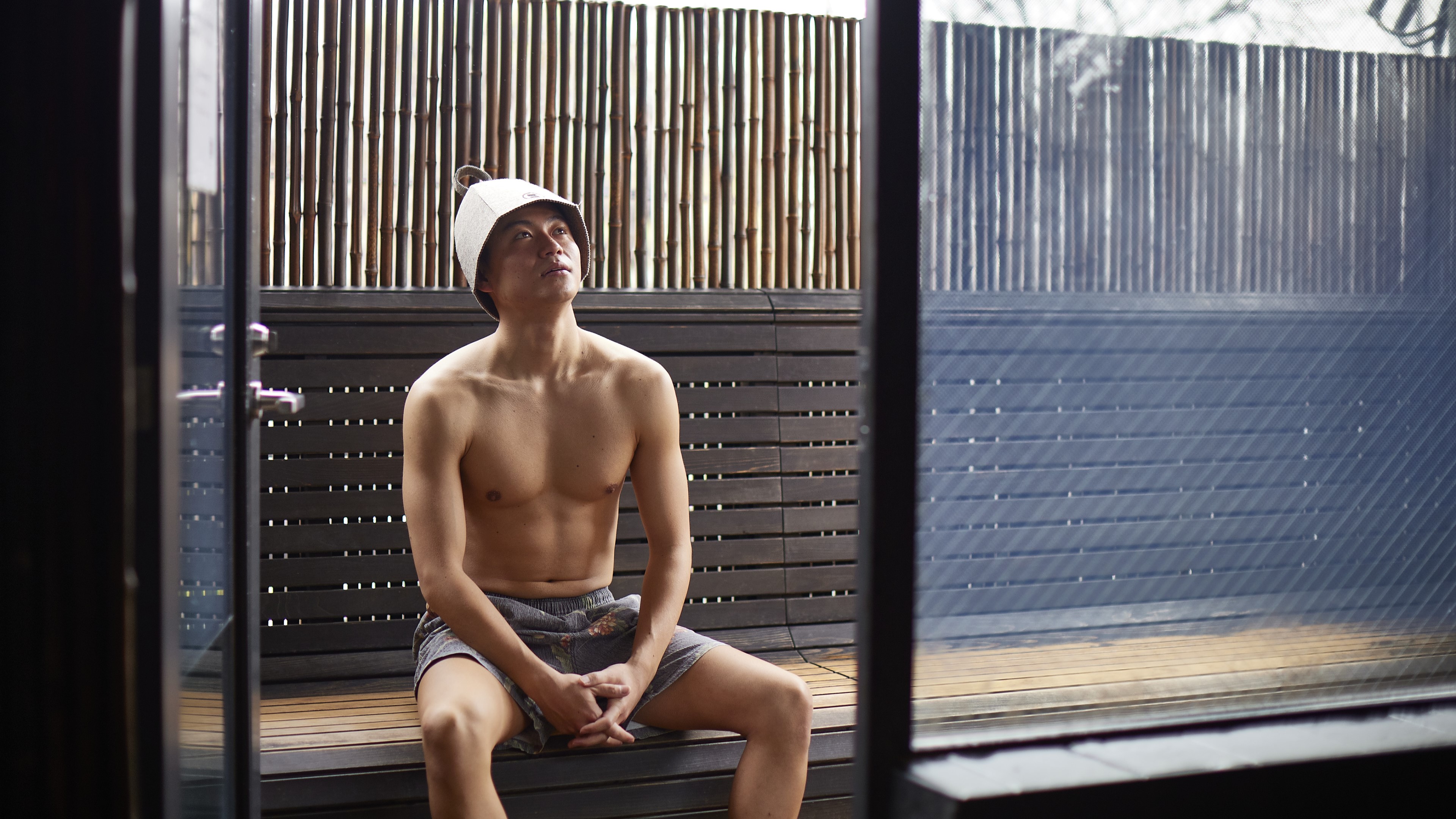 水やお茶で水分を補給し、外気浴などでゆっくりと瞑想タイムへ。