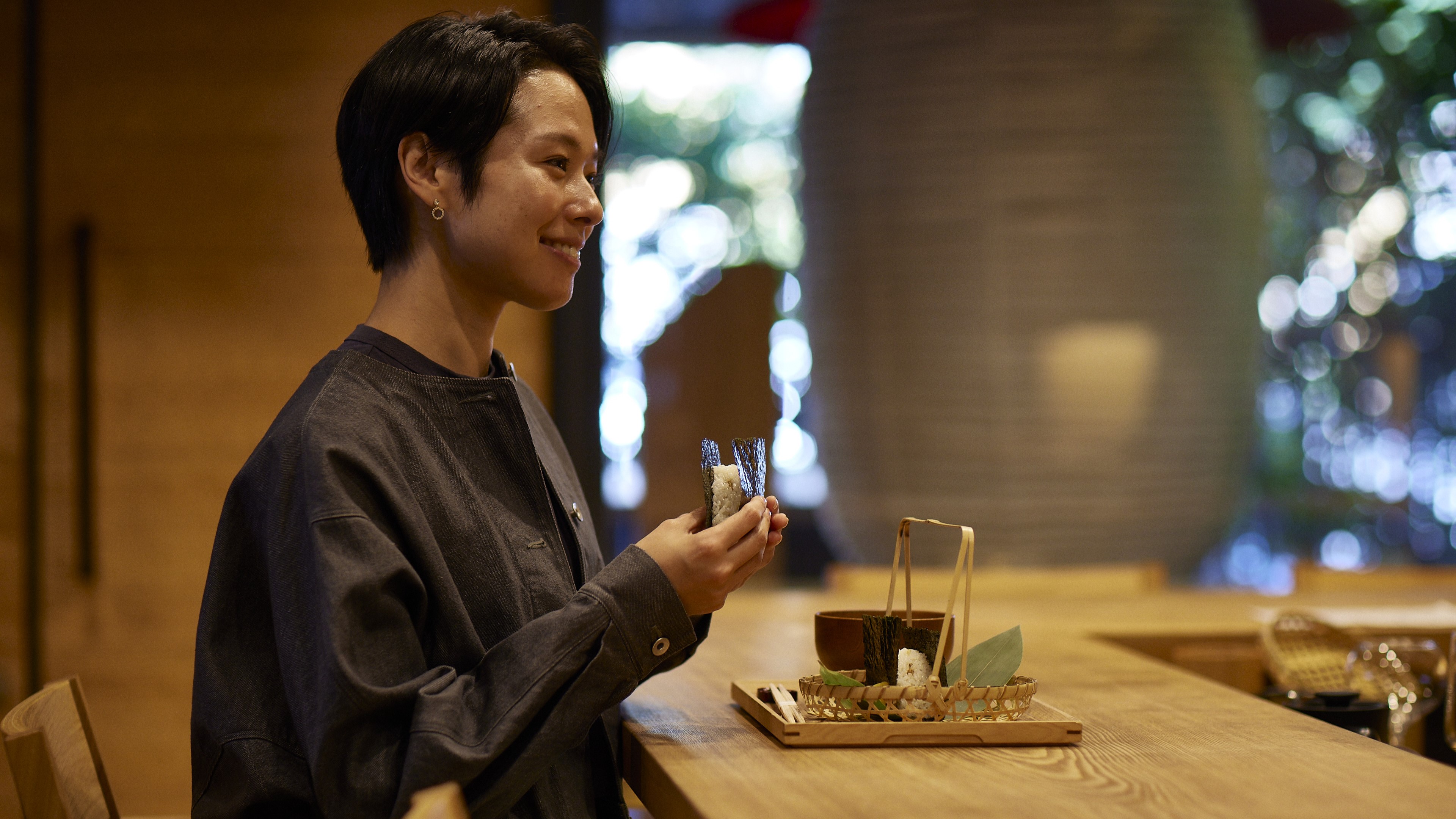 [朝食]旬の具材を楽しめるおむすびとお味噌汁 7:00～10:00