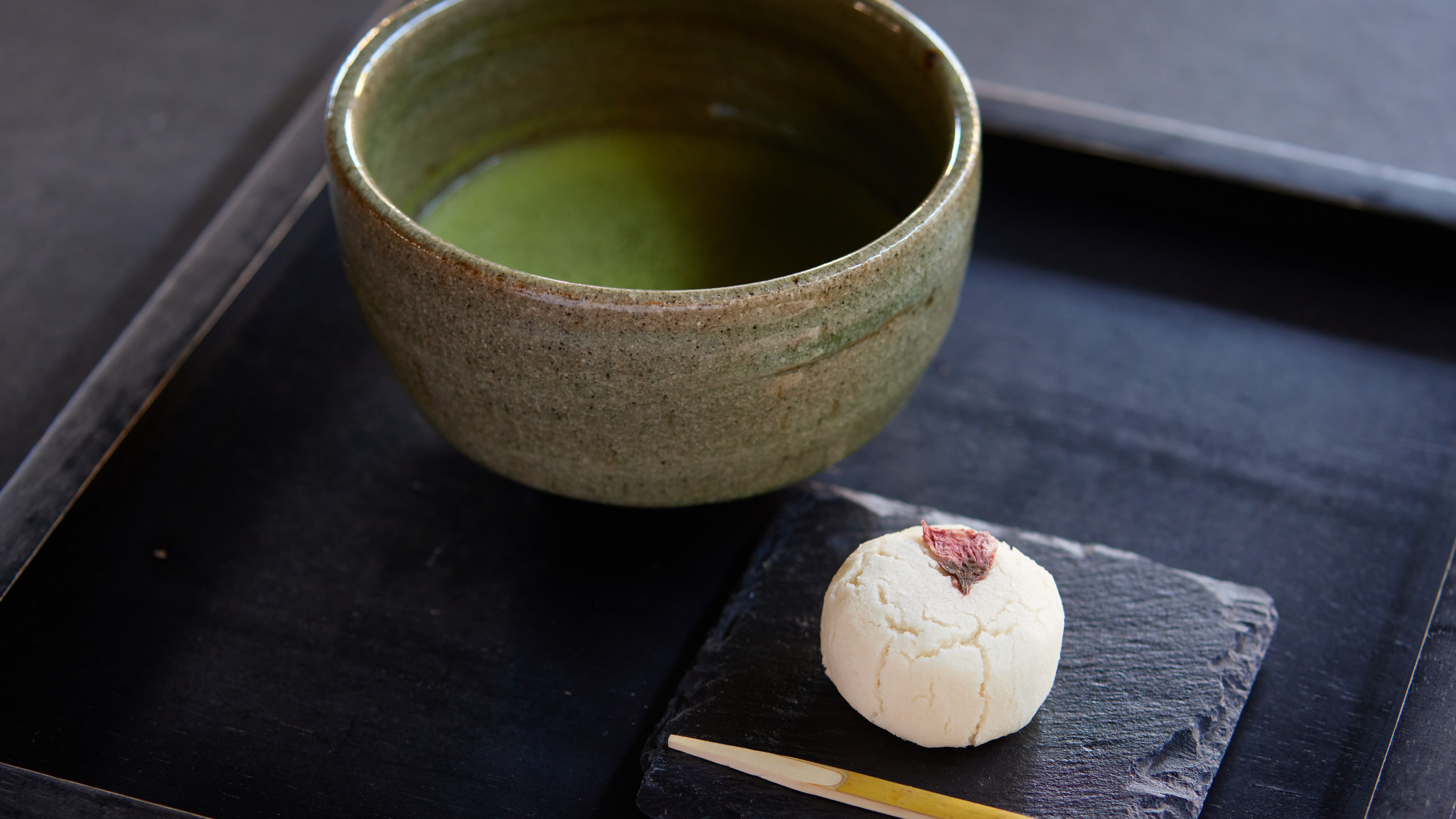 【2度楽しめる抹茶体験】抹茶点てを気軽に体験し、ゆっくり過ごす非日常時間を