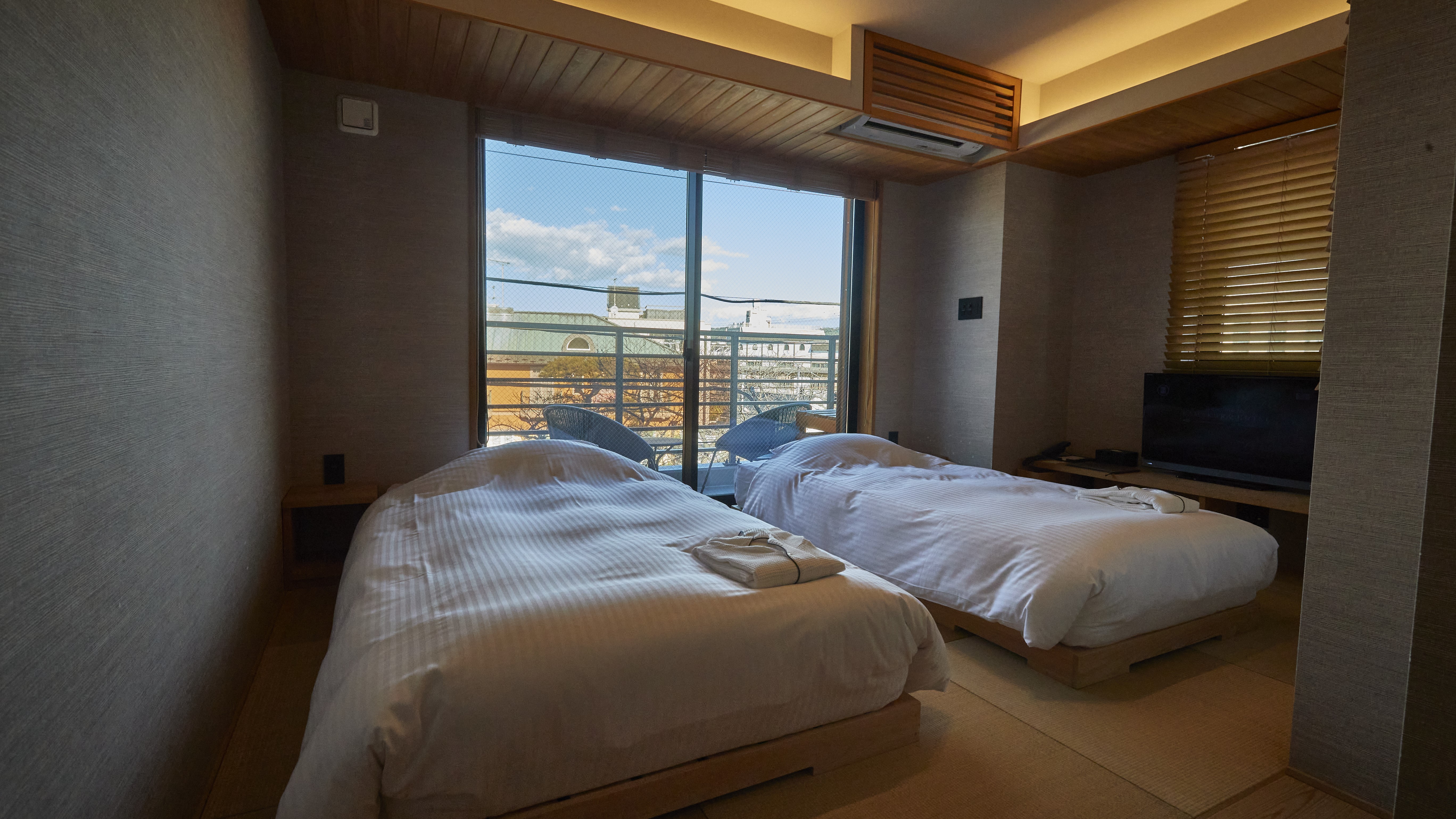 スーペリアツイン【バルコニー付】(20㎡/ベッド2台①110㎝幅②97㎝幅/定員1～2名)