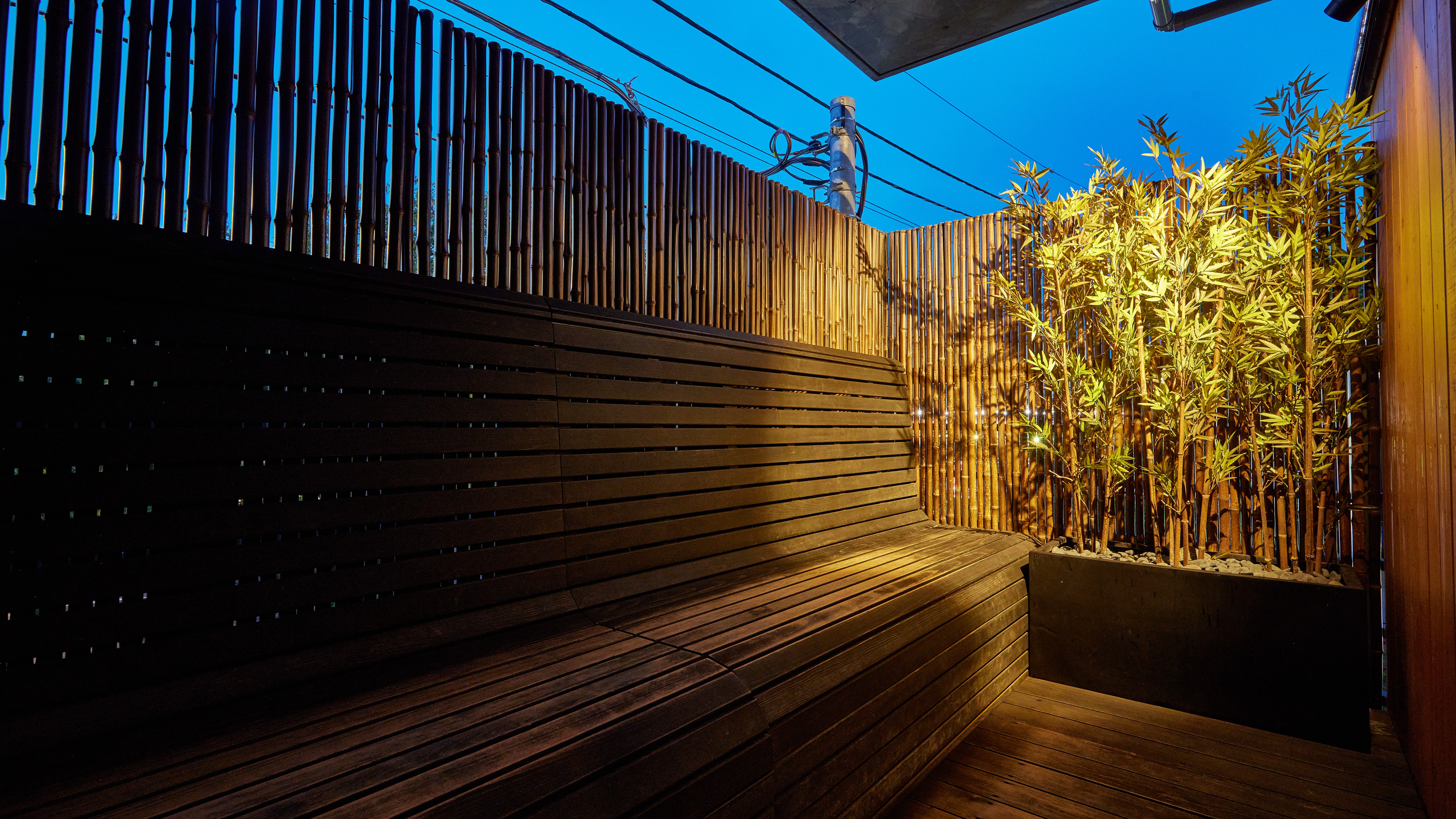 水やお茶で水分を補給し、外気浴などでゆっくりと瞑想タイムへ。